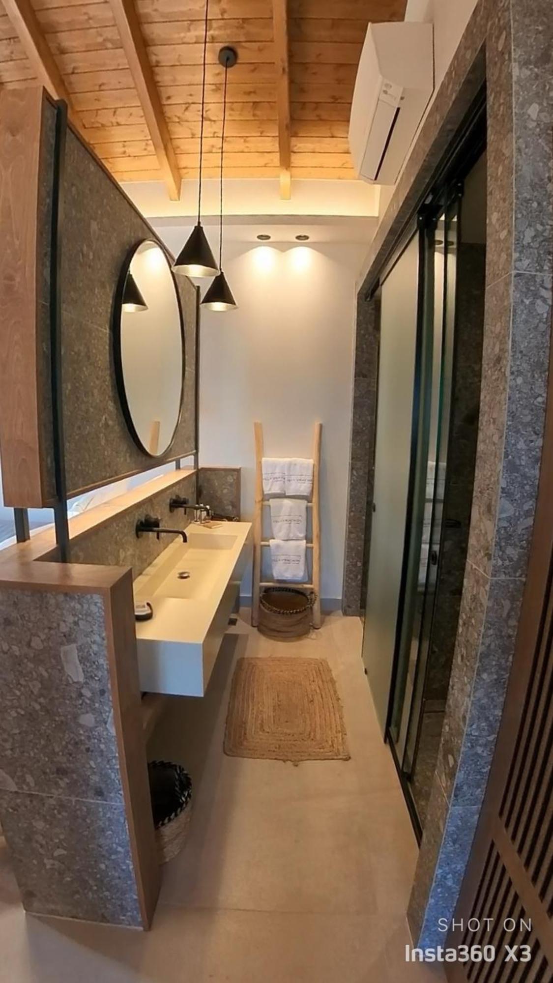 Luxury Living Vrachos