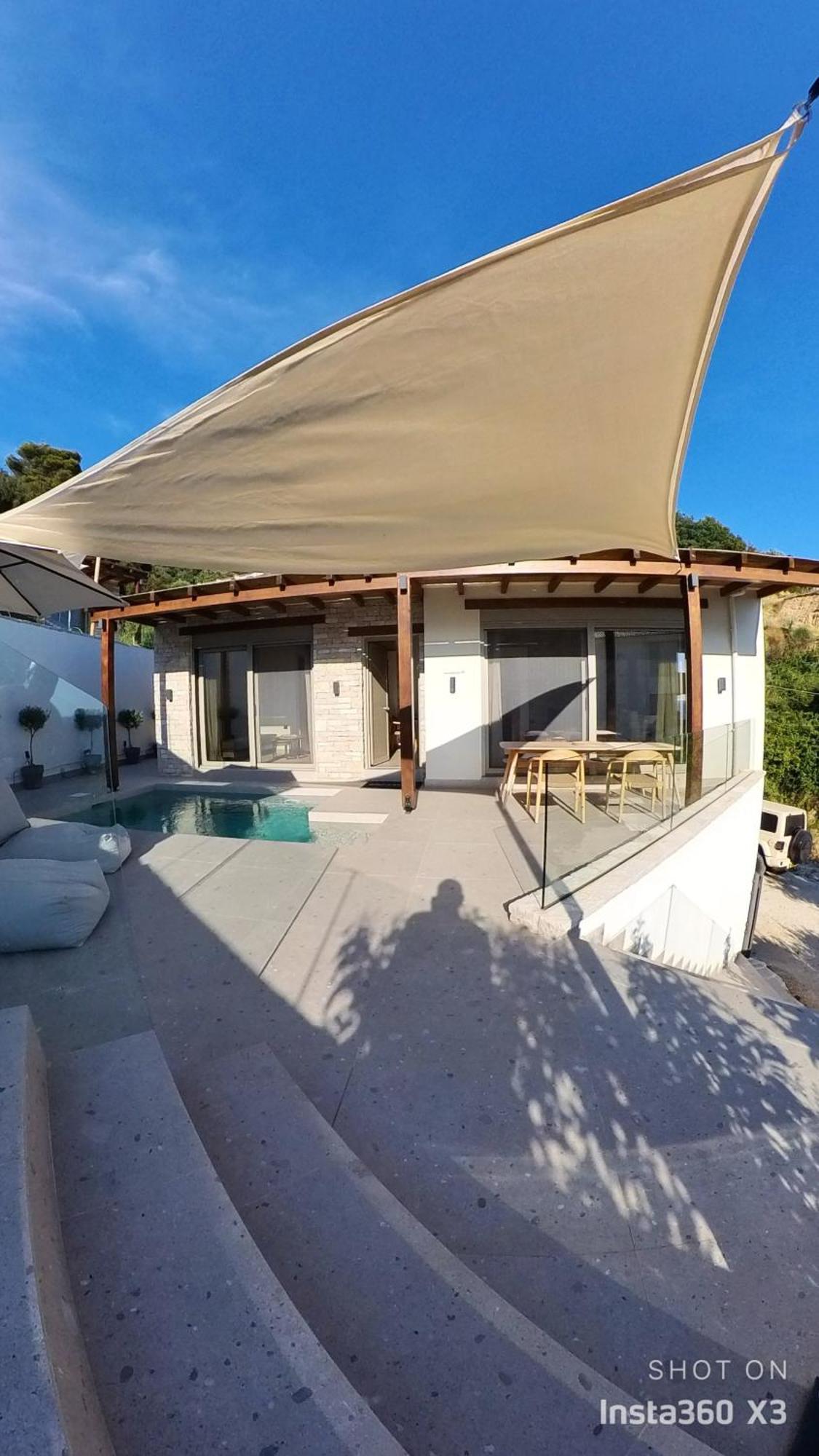 Luxury Living * Vrachos