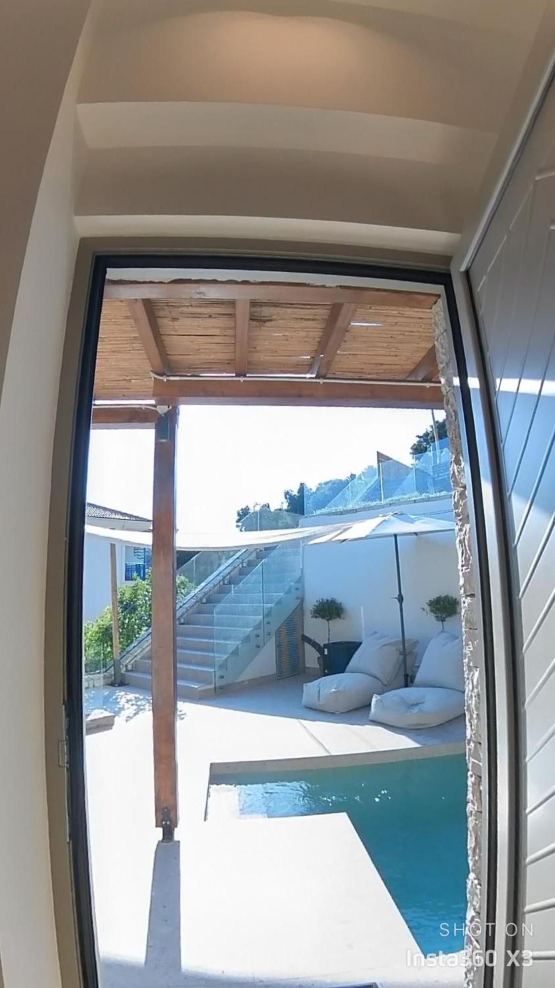Luxury Living Vrachos