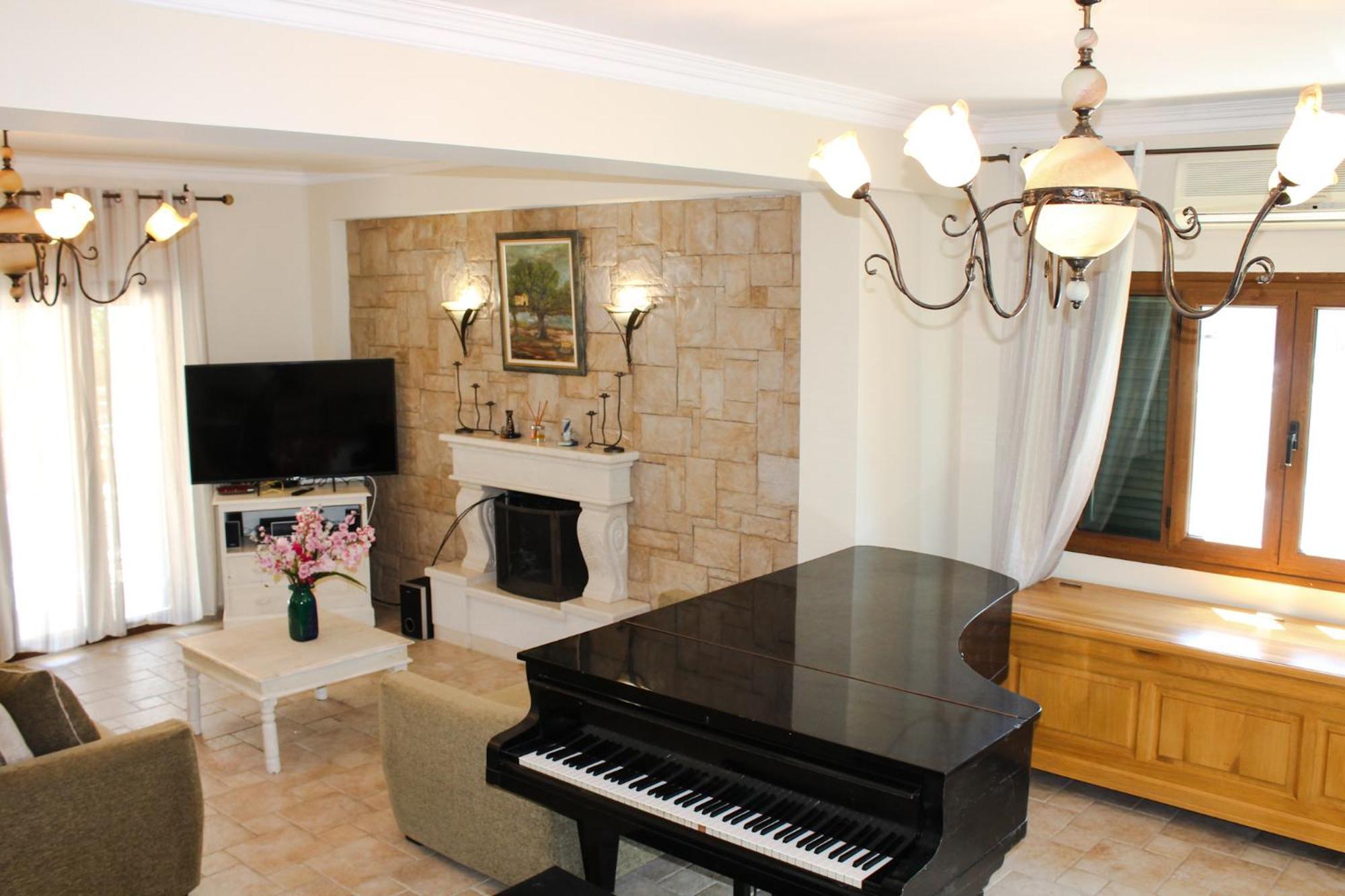 Yiannis Villa Agnitsini