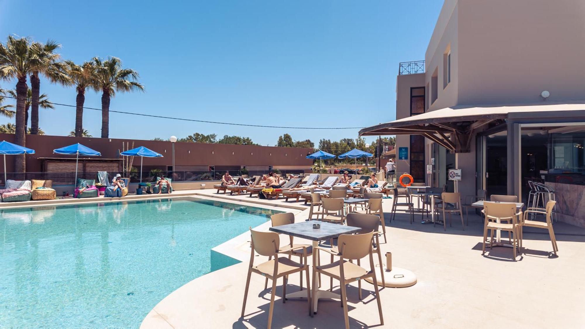 Aparthotel Chrispy Resort, Agia Marina (Crete)