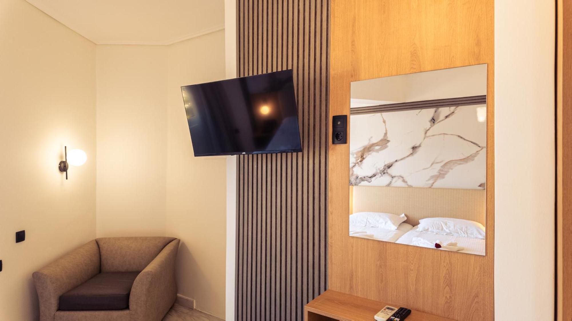 Aparthotel Chrispy Resort, Agia Marina (Crete)