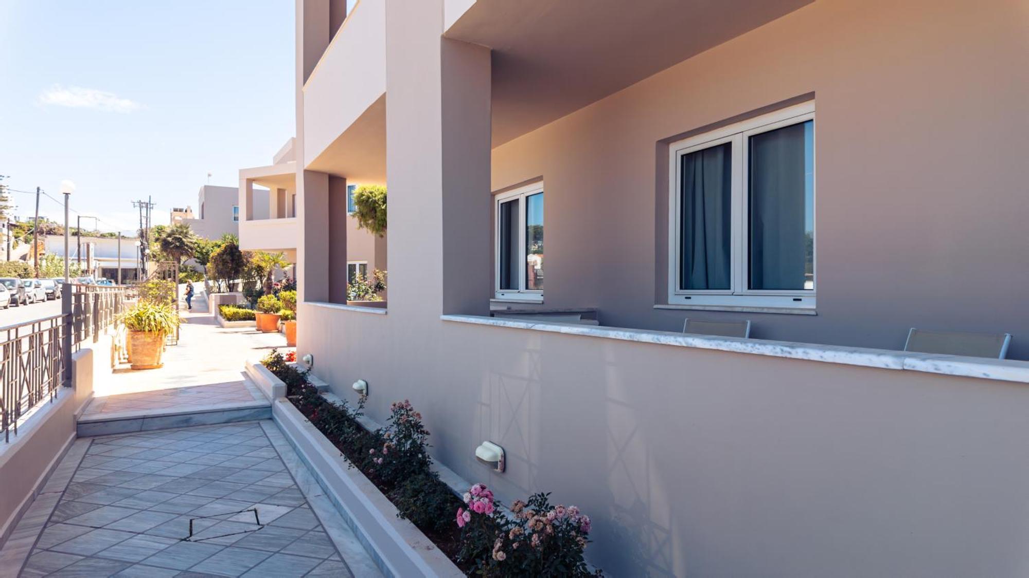 Chrispy Resort, Aparthotel Agia Marina (Crete)