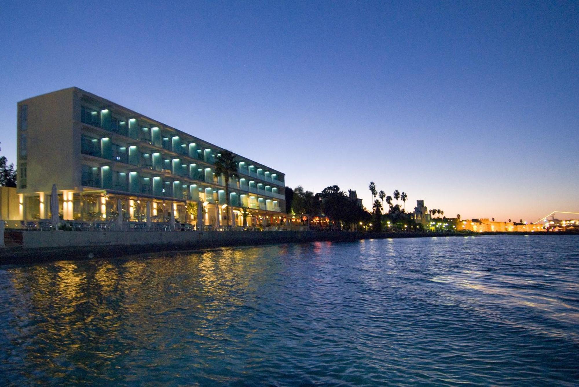 Hotel Aktis Art 4*
