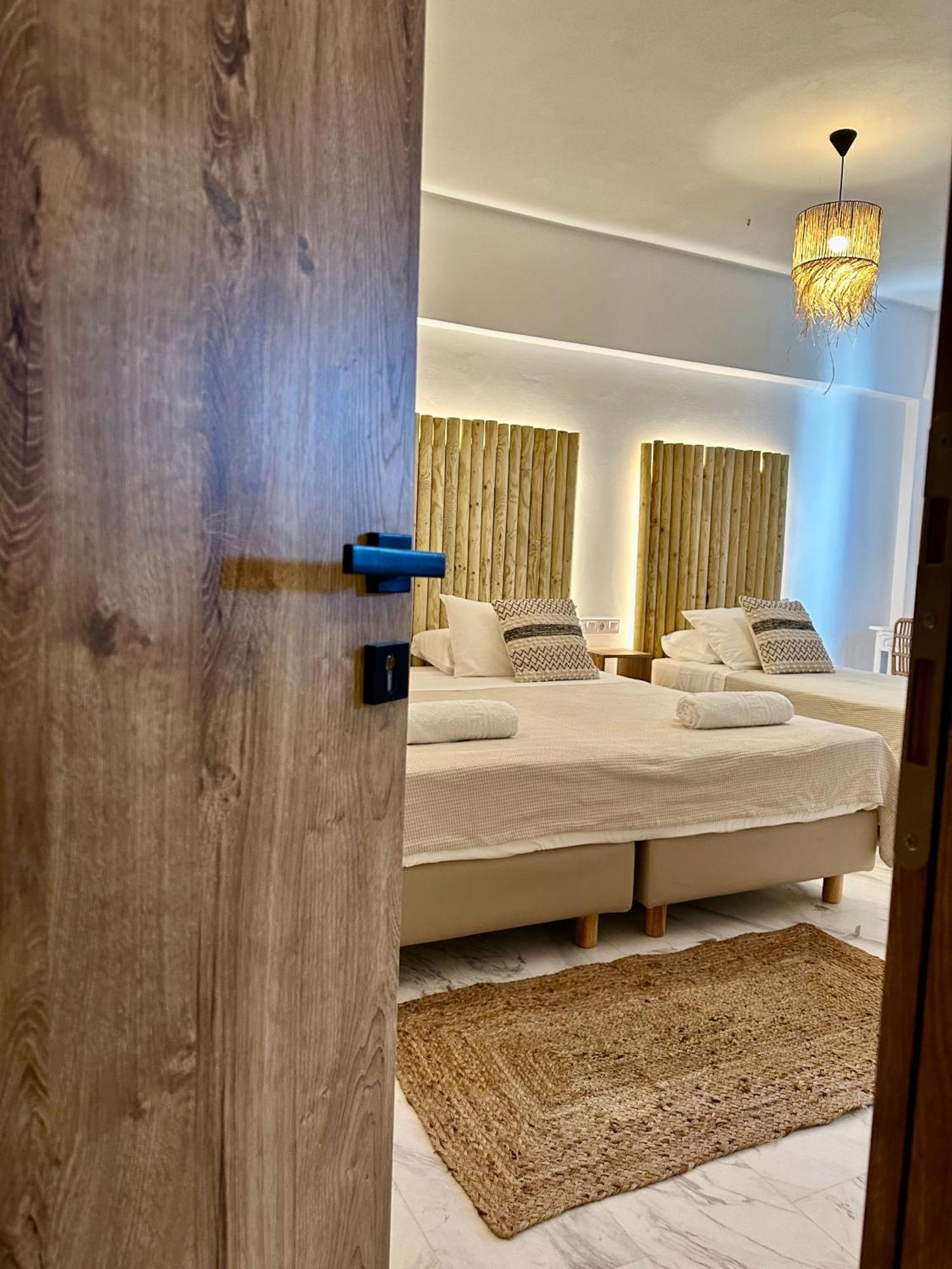 Athina Rooms - Lounge Apartments Guest house 2*