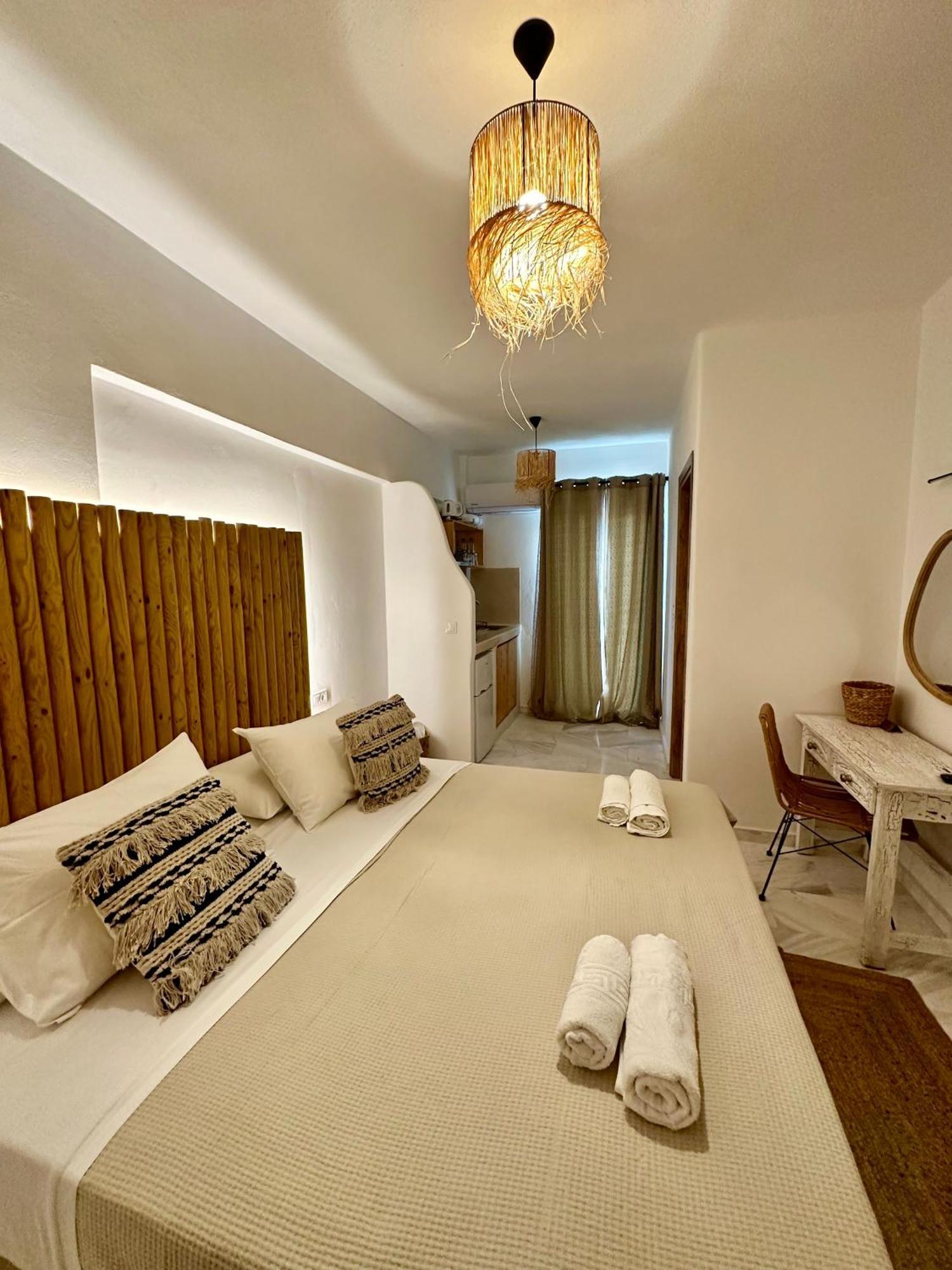 Athina Rooms - Lounge Apartments Guest house
