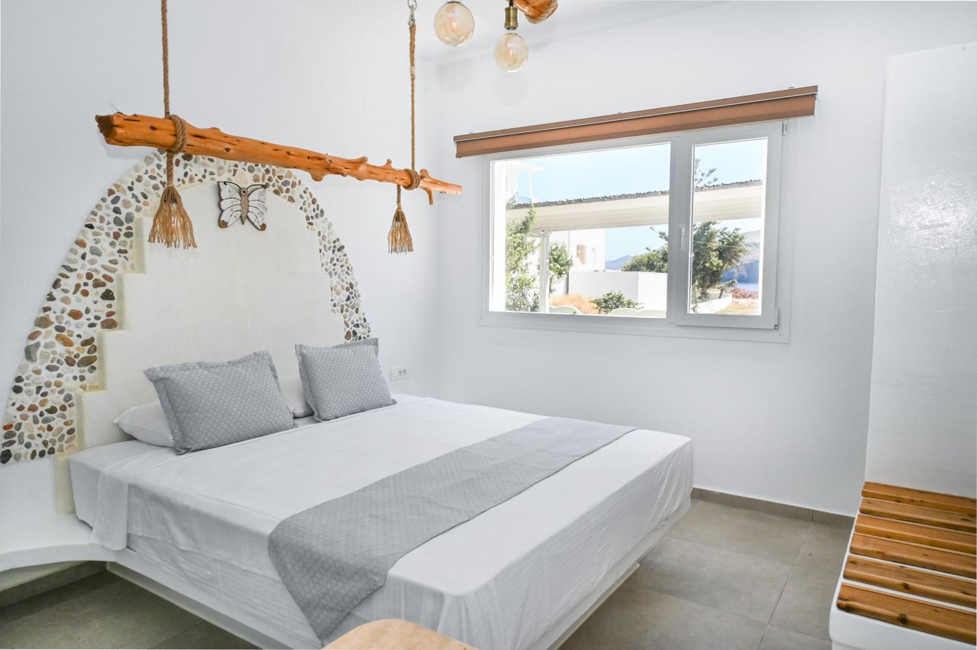 Papafragas Apartment *