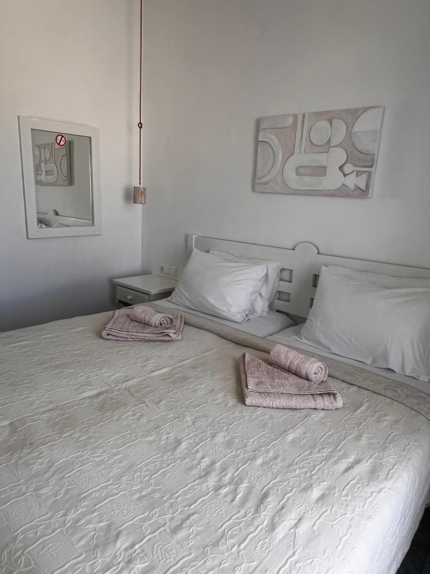 Vavanos Studios * Naousa (Paros)