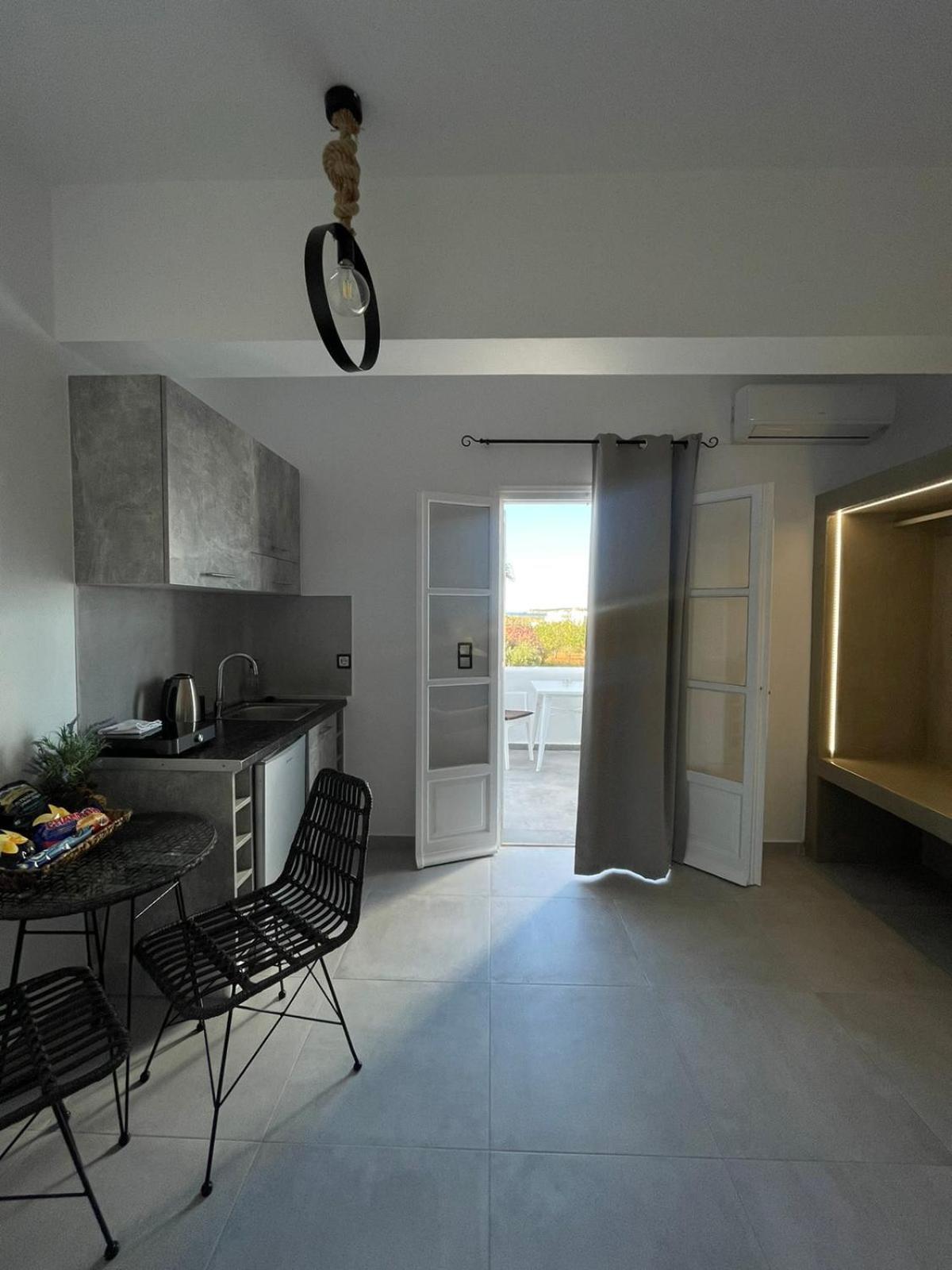 Zoumis Aparthotel