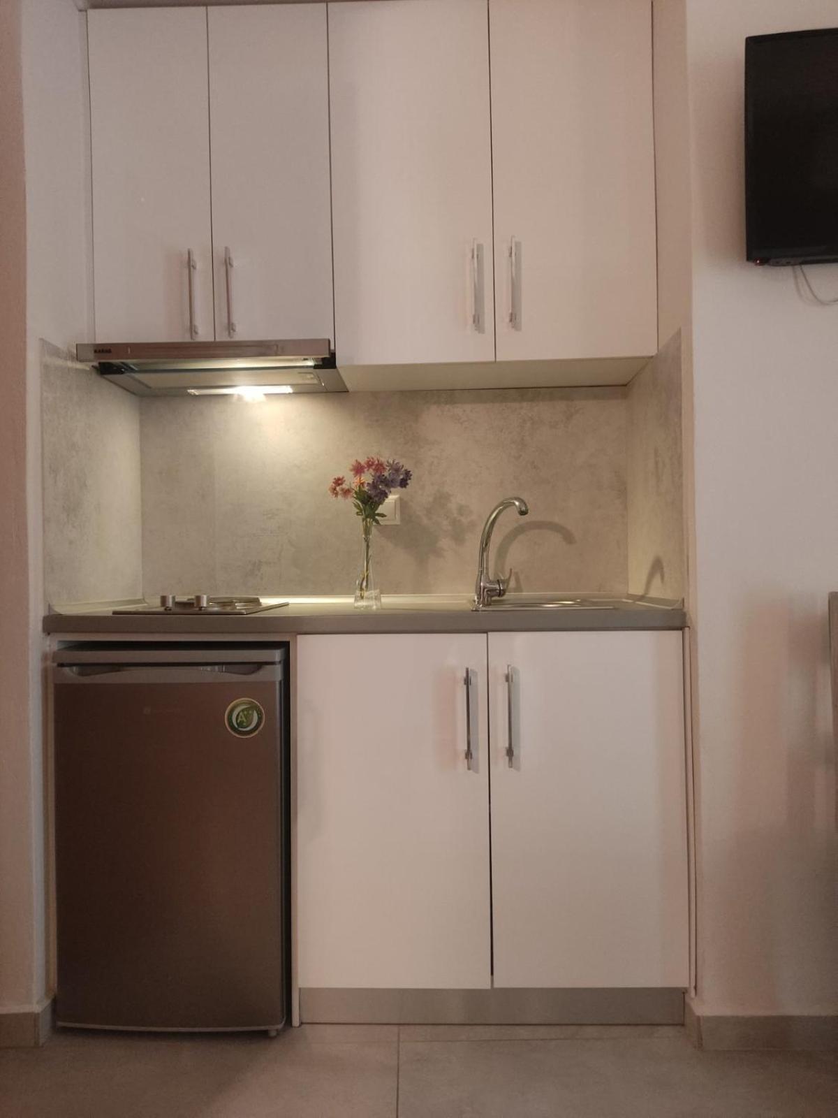 Chrisanthi Apartment *