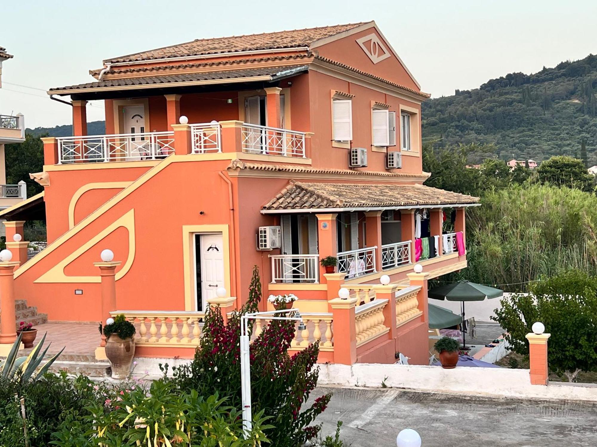 Magda. Apartment Agios Georgios Pagon