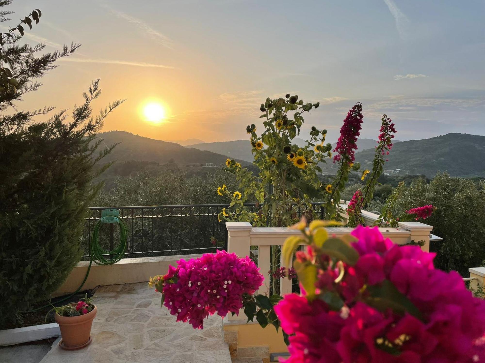 Apartment Sofia Amazing Views Agios Georgios Pagon