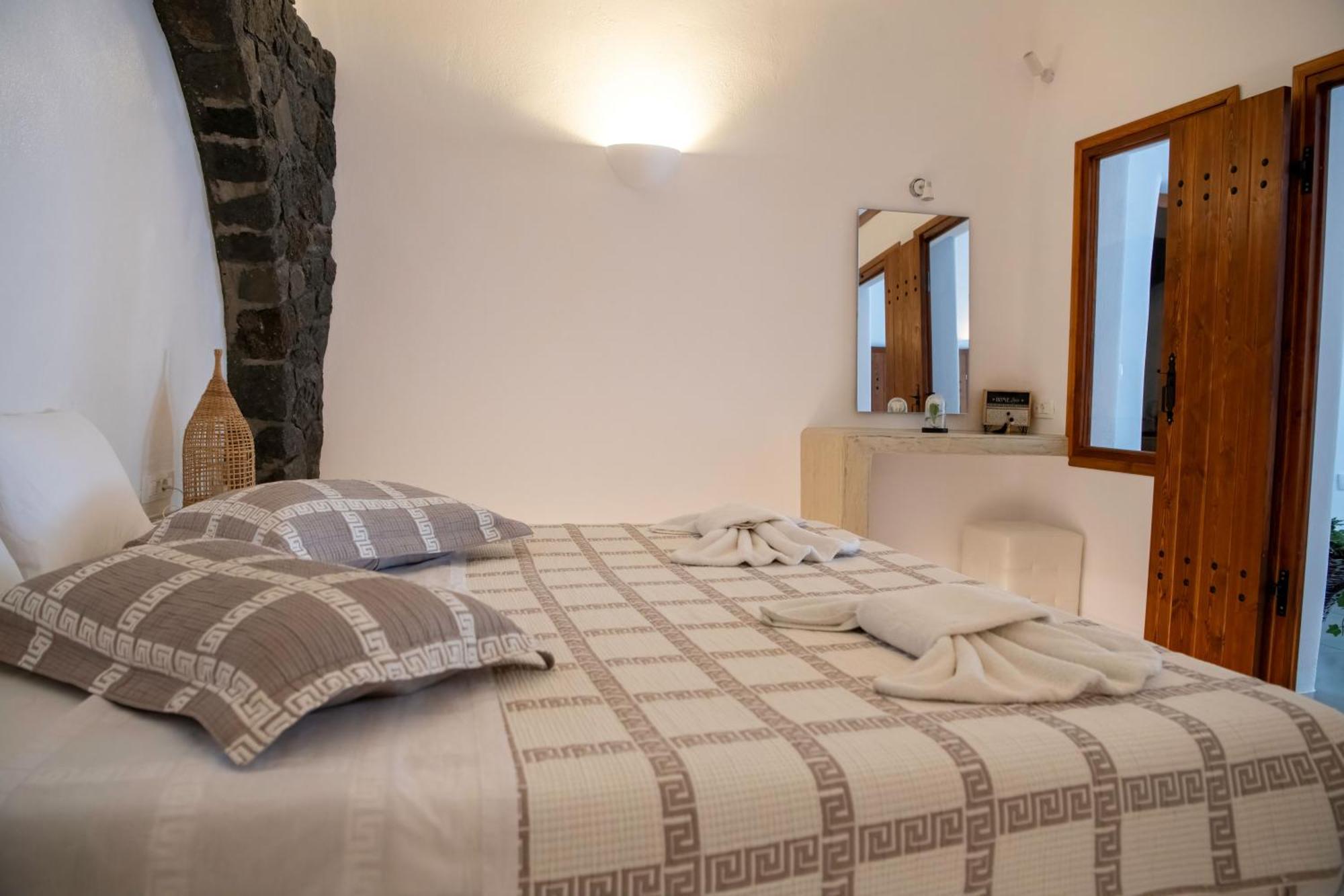Luxe Efis Sea View 4 & 4 Prive Jacuzzi Imerovigli (Santorini)