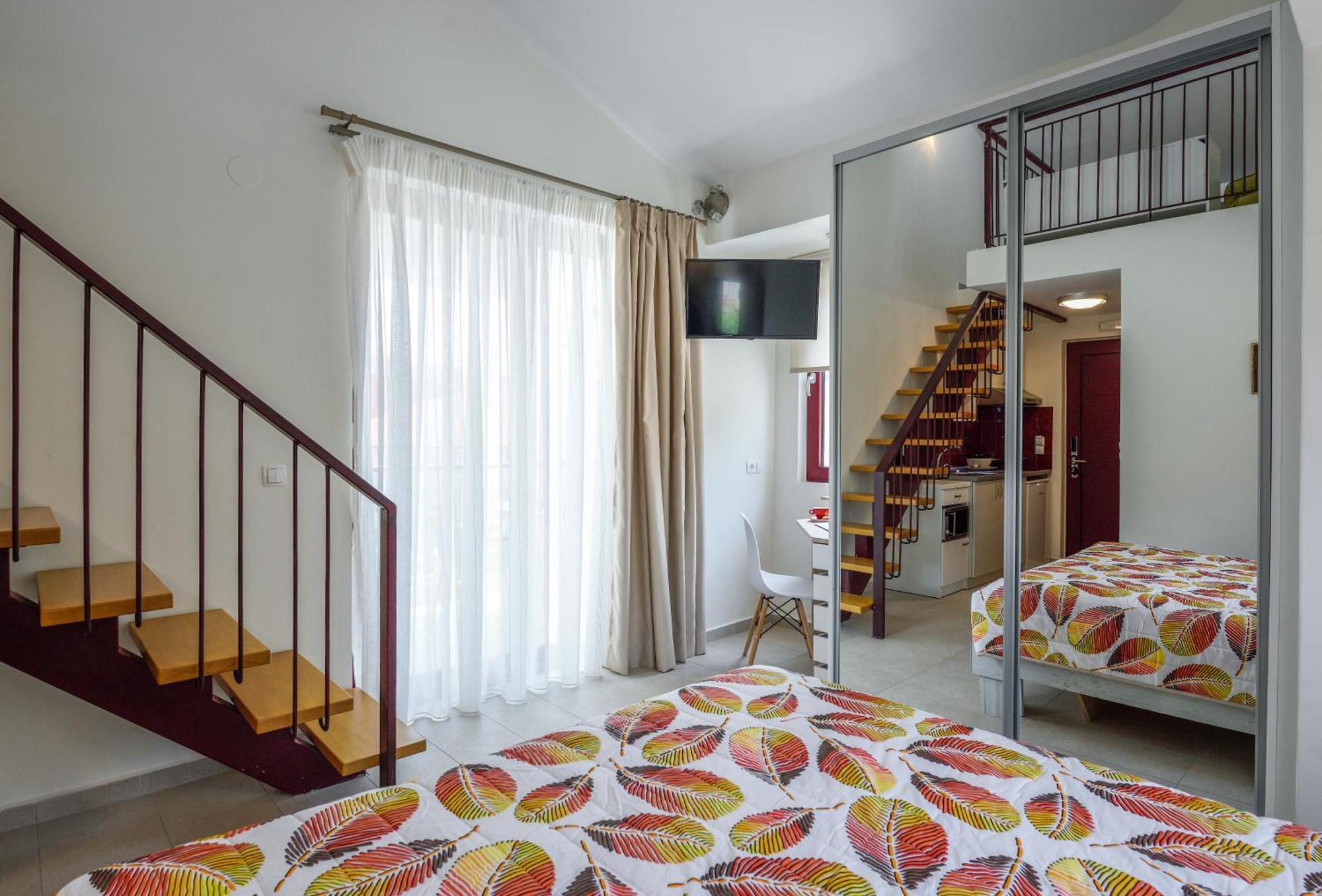 Elpiniki Luxury Nea Poteidaia