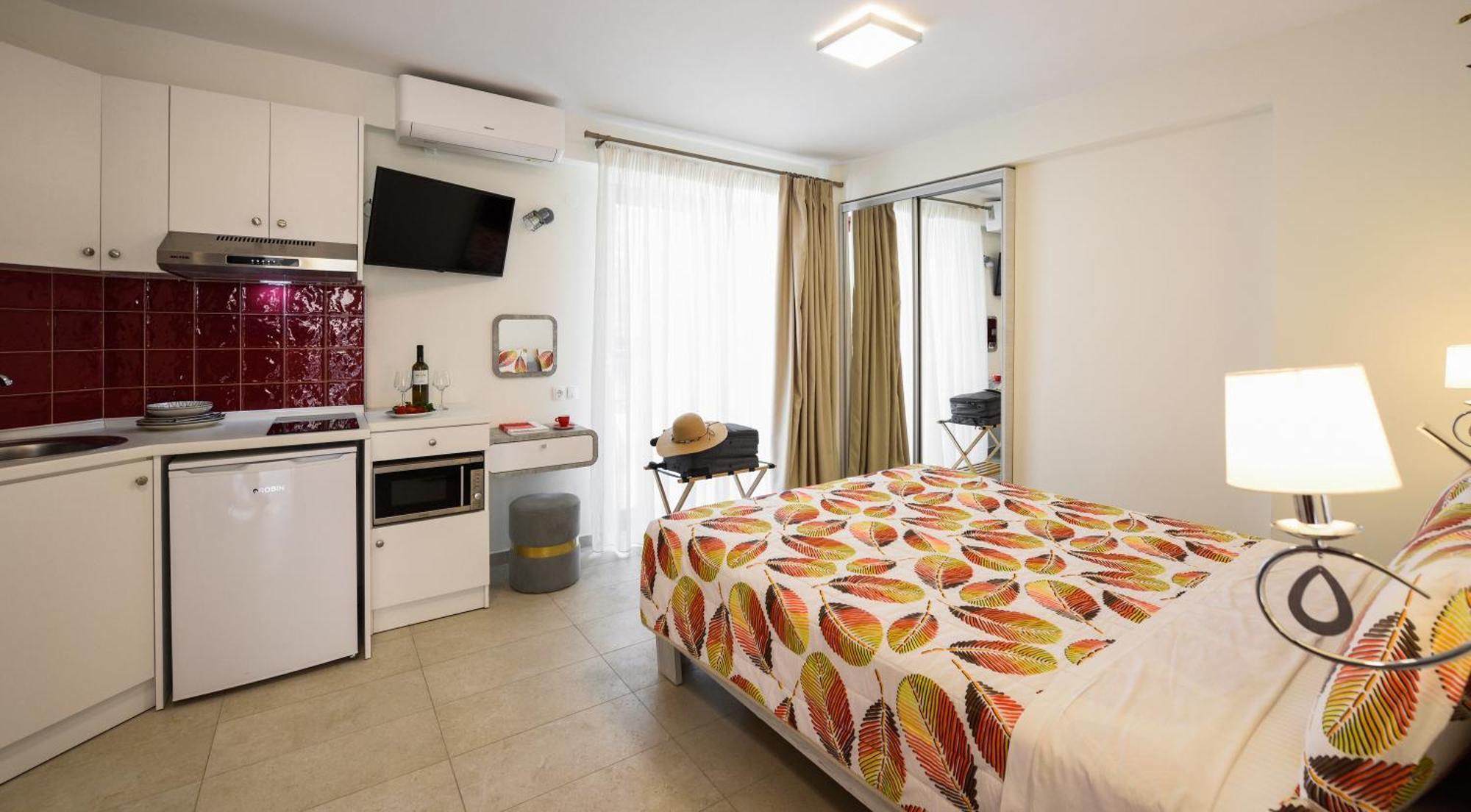 Elpiniki Luxury *