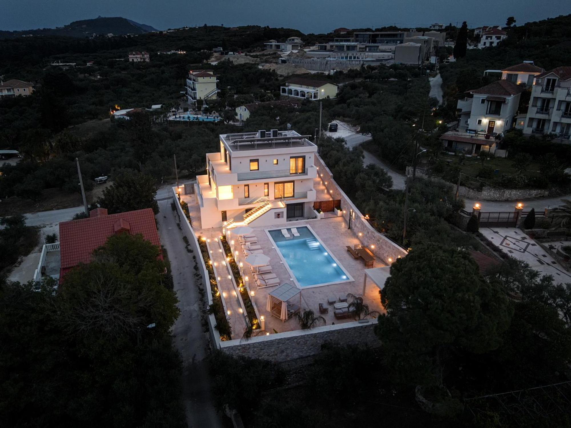 Mamfredas Luxury Villa *