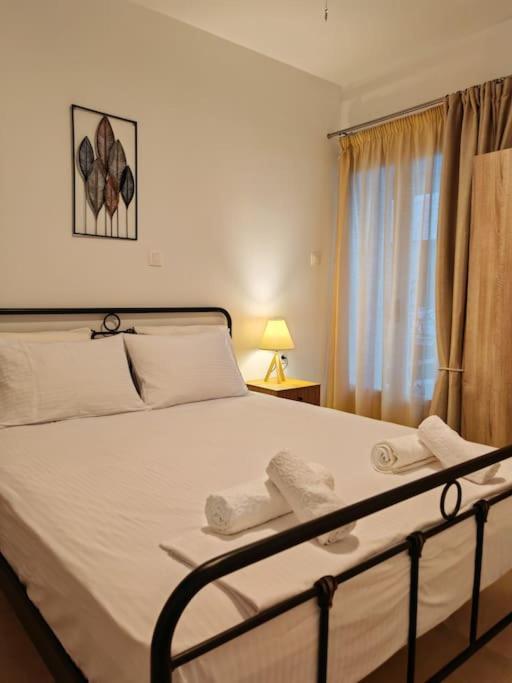 Leo's & Xerxes' Place In The Heart Of Rhodes Rhodes City