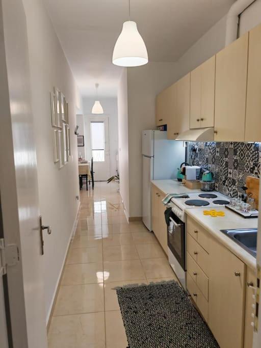 Leo's & Xerxes' Place In The Heart Of Rhodes Apartment *