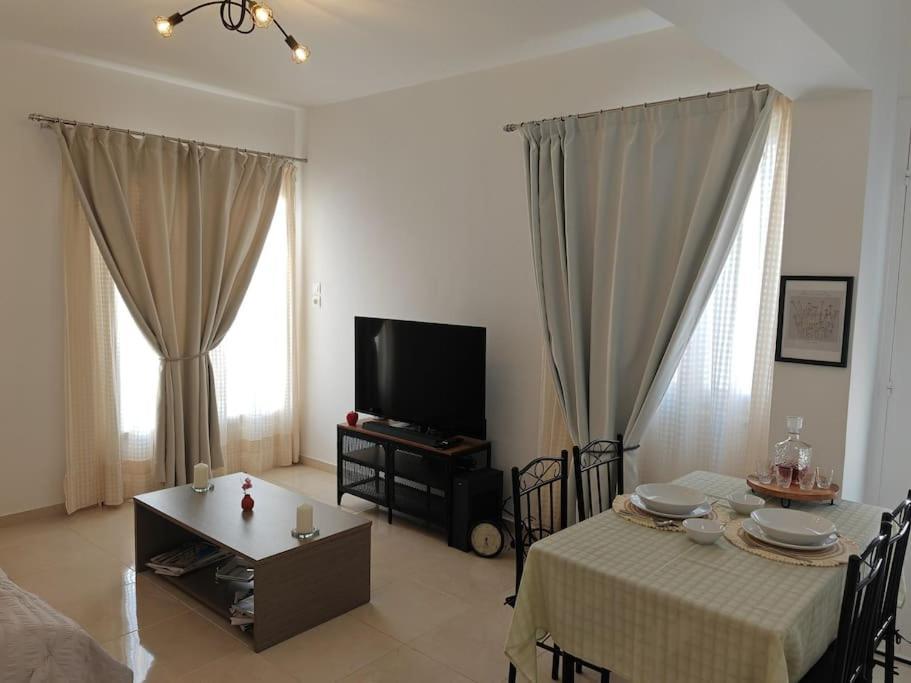 Leo's & Xerxes' Place In The Heart Of Rhodes Apartment Rhodes City