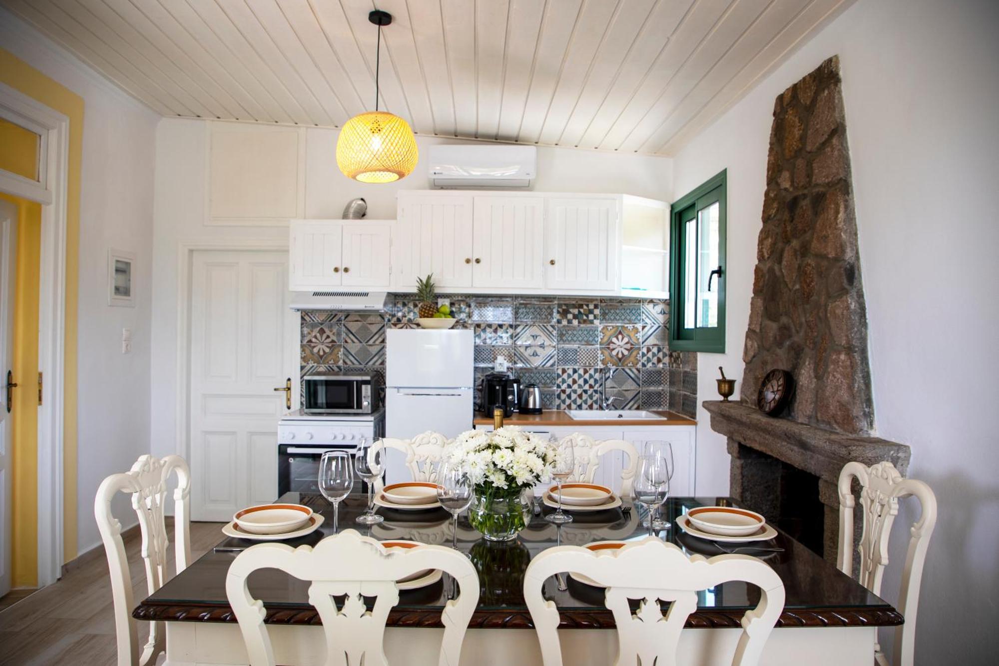 Cheloni Manor House Apartment