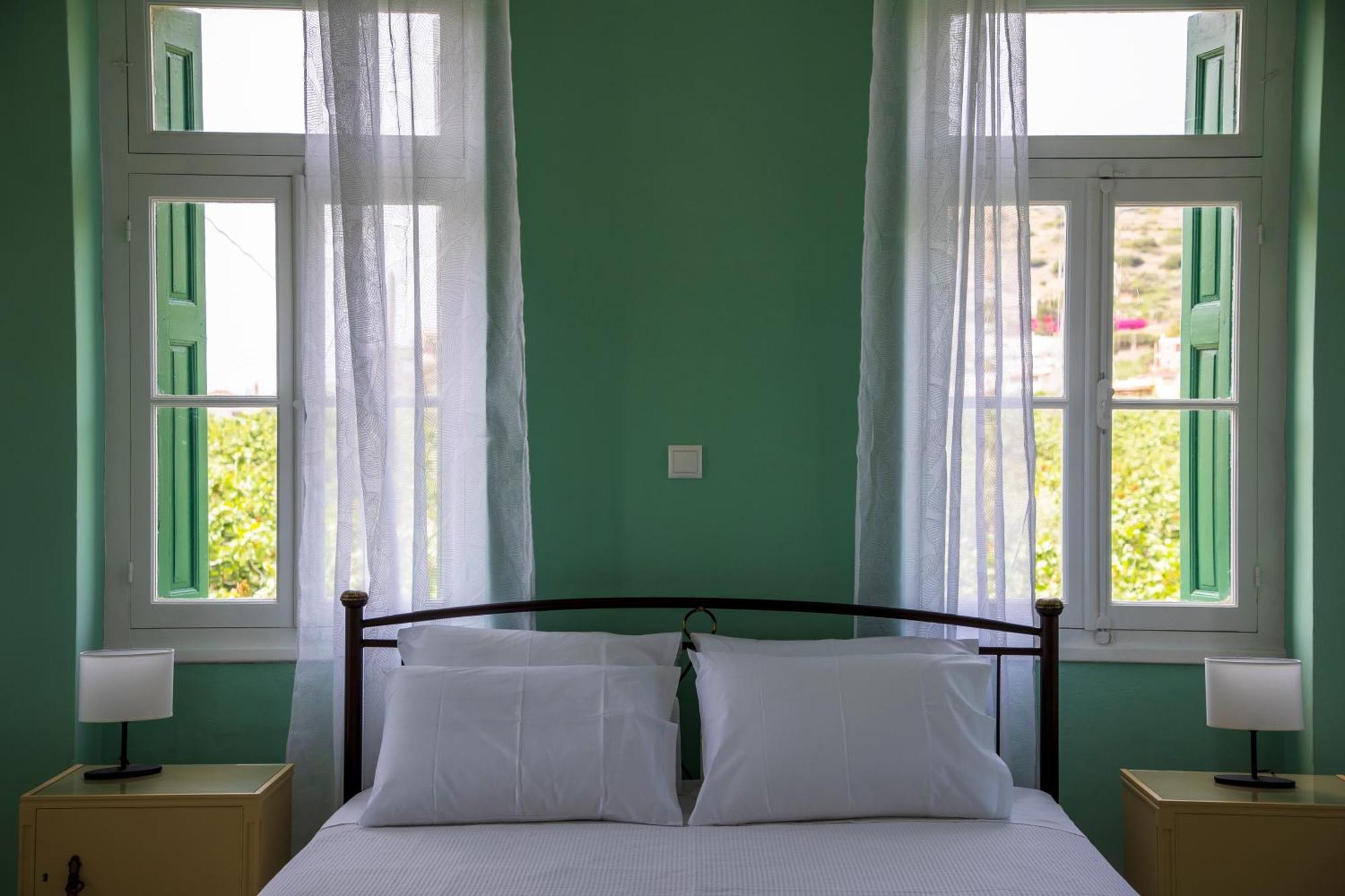 Cheloni Manor House Apartment