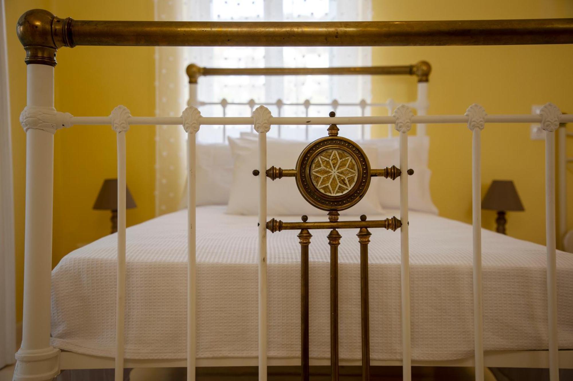 Cheloni Manor House Apartment