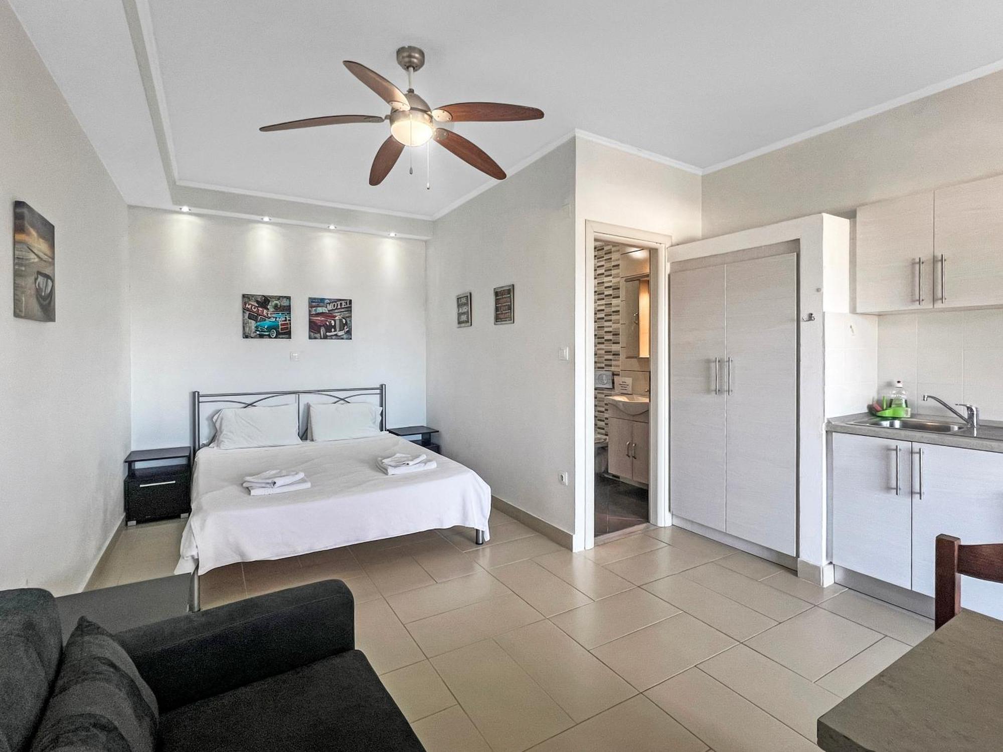 Aparthotel Corfu Andromaches 3*