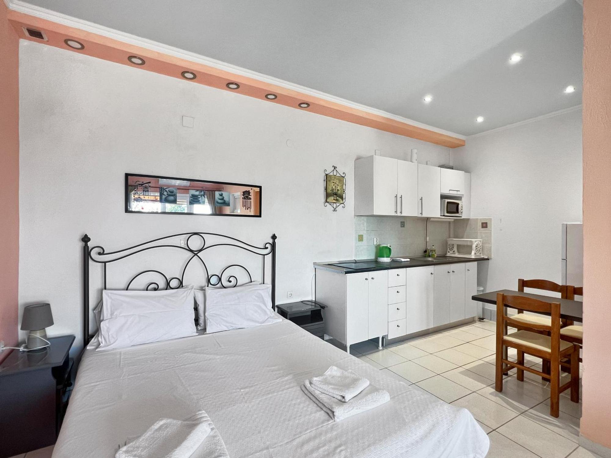 Aparthotel Corfu Andromaches