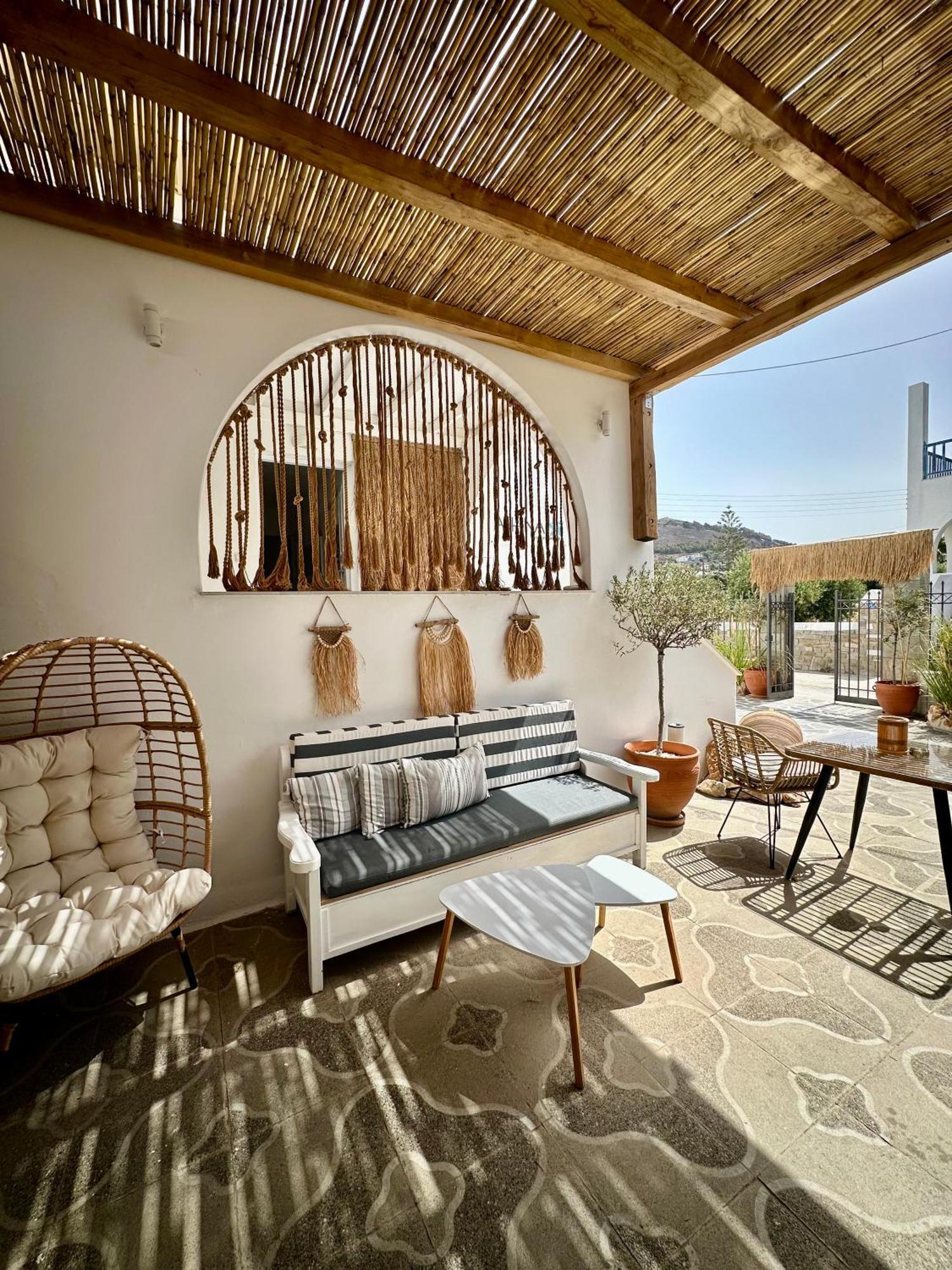 Guest house Athina Rooms - Lounge Apartments 2*