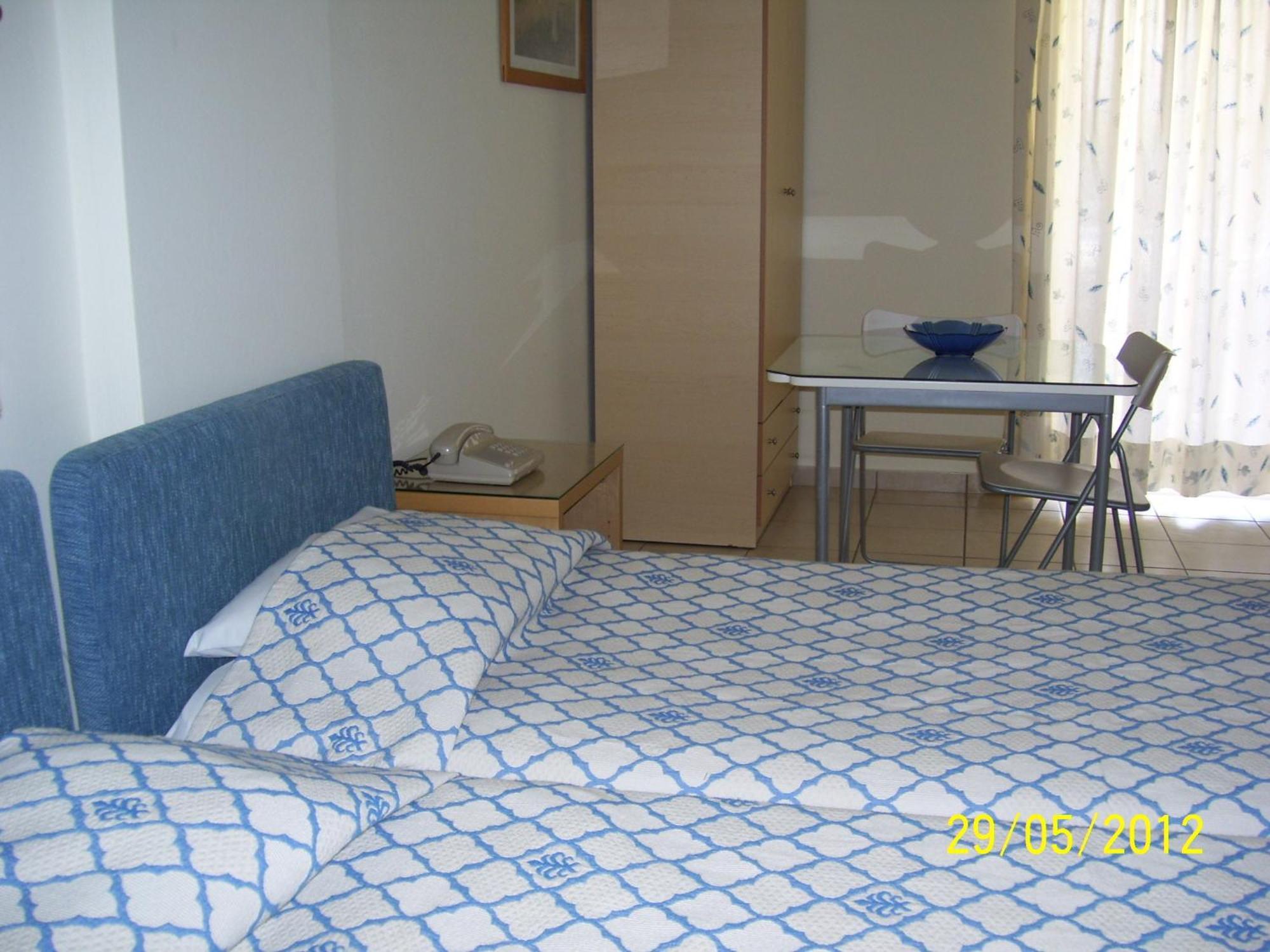 Apelia 2*