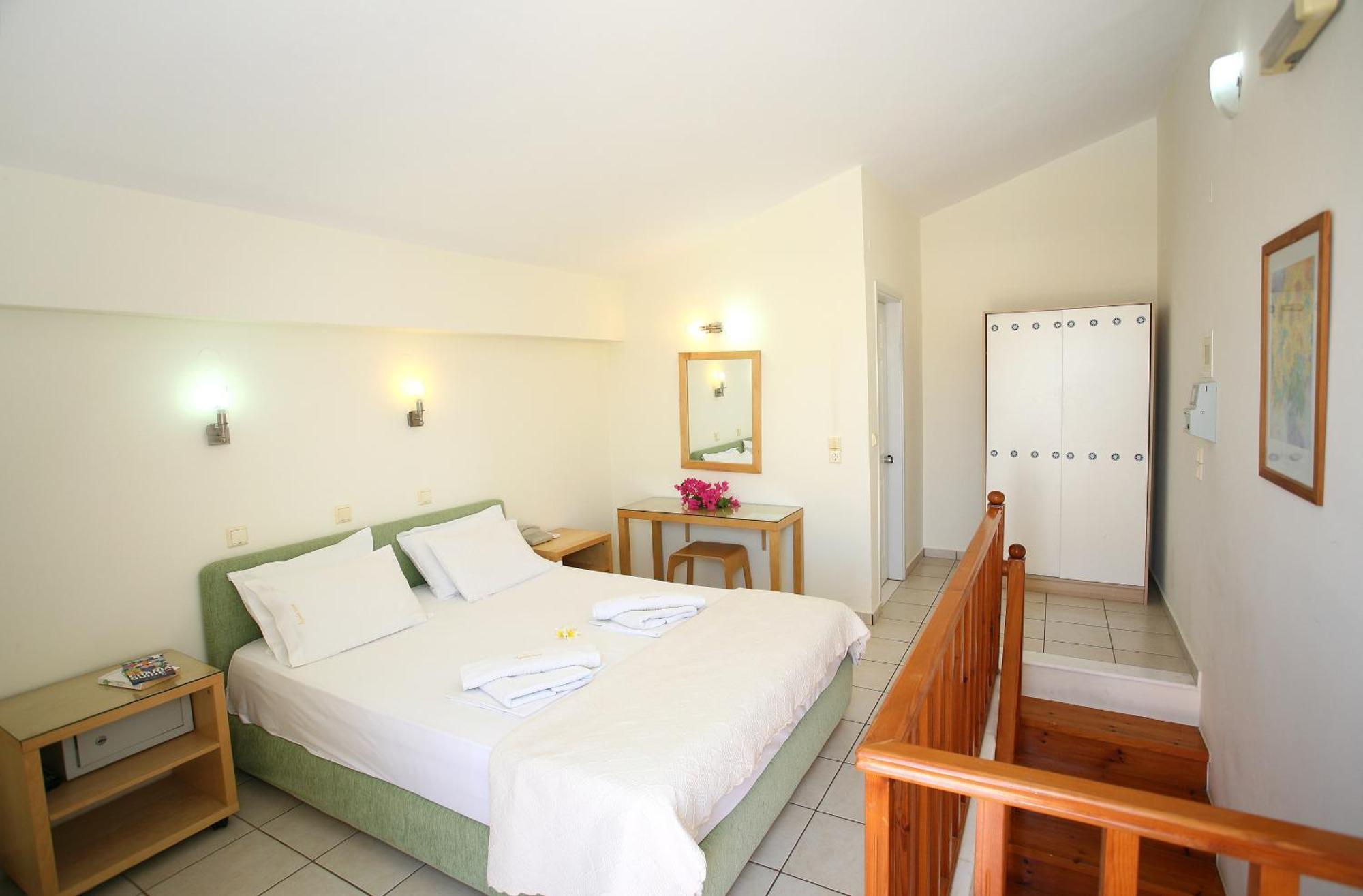 Apelia Aparthotel Agia Marina (Crete)