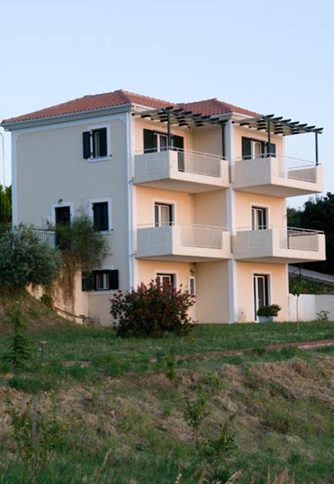 Emilios Villas *