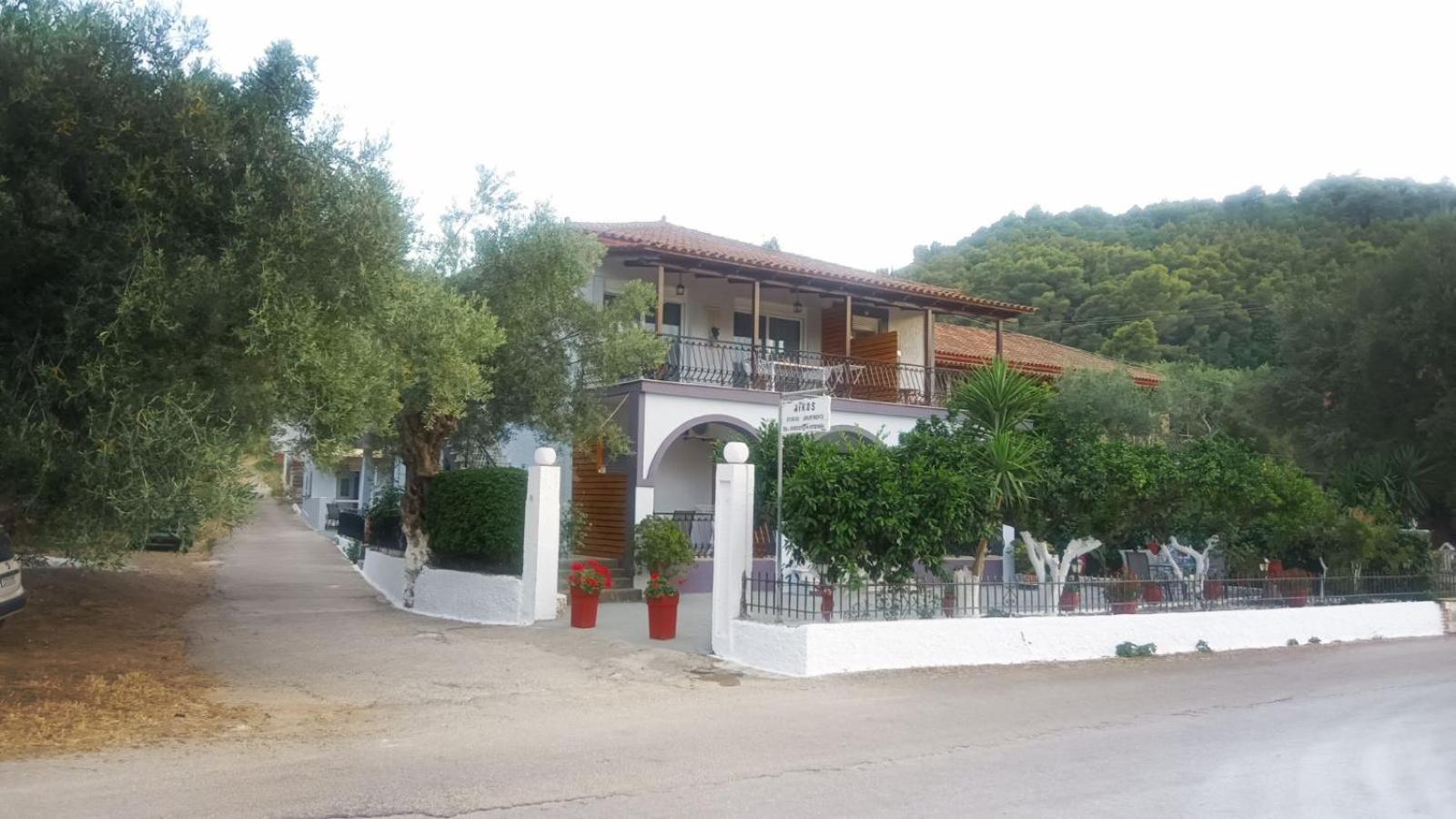 Apartment Nikos *