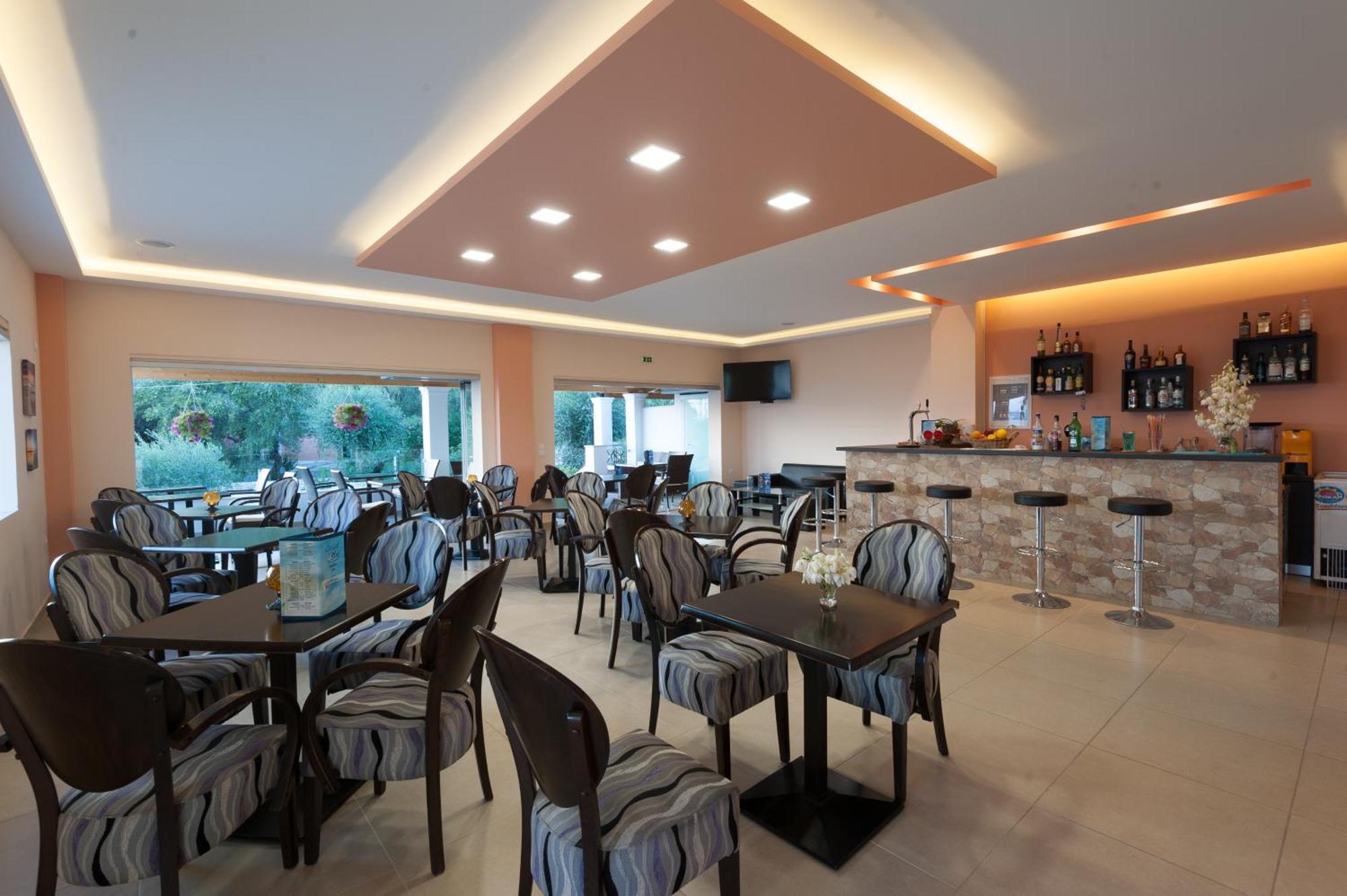 Crystal Blue Hotel, Aparthotel