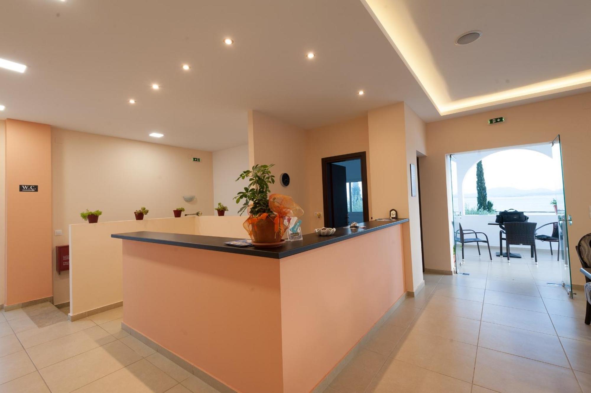 Crystal Blue Hotel, 3*