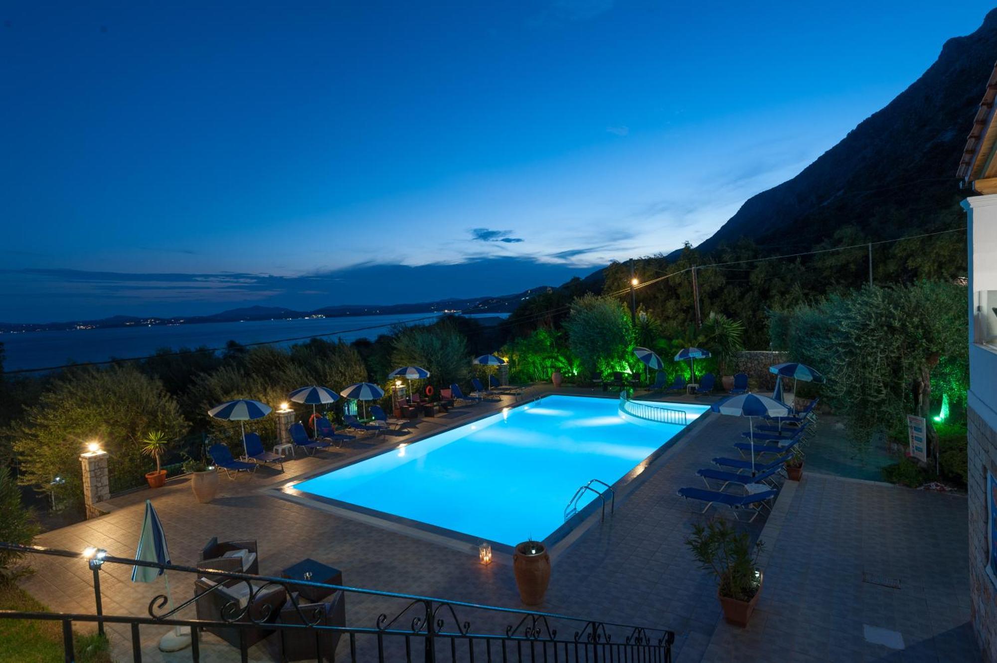 Crystal Blue Hotel, Aparthotel