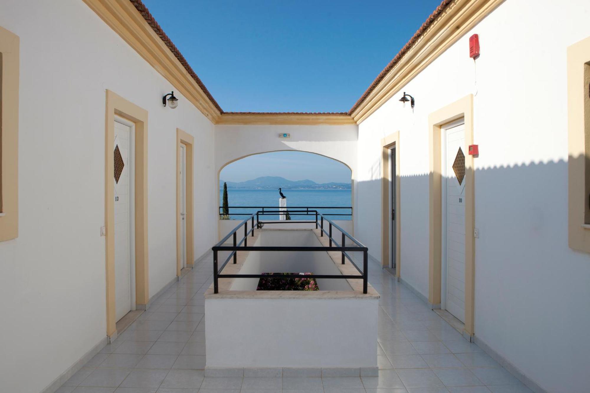 Aparthotel Crystal Blue Hotel,
