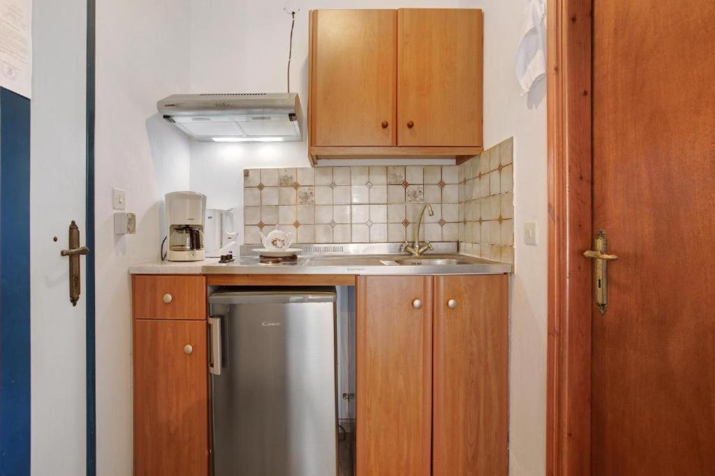 Areti Orfeas Studios Apartment
