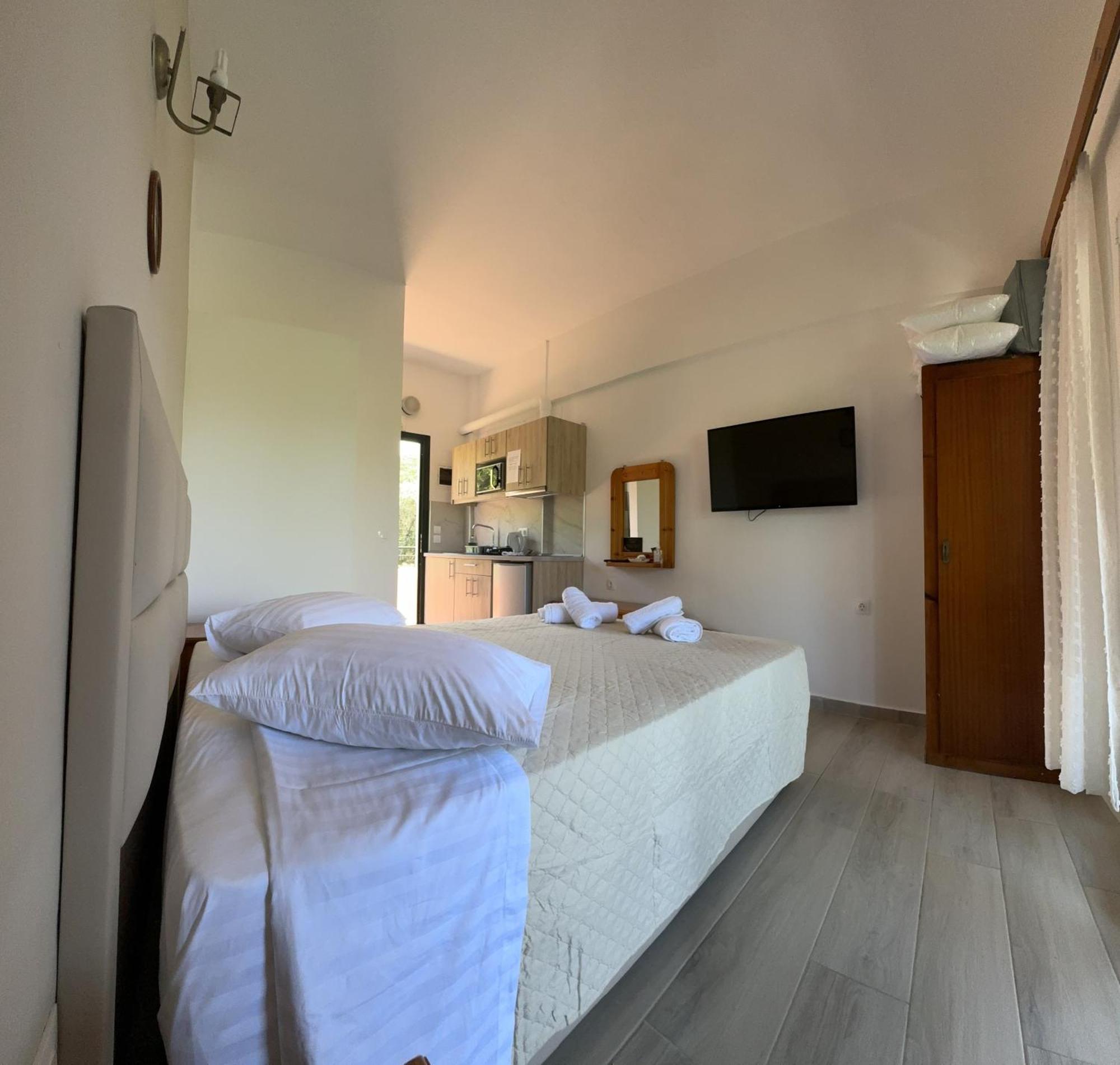 Athina Apartment *