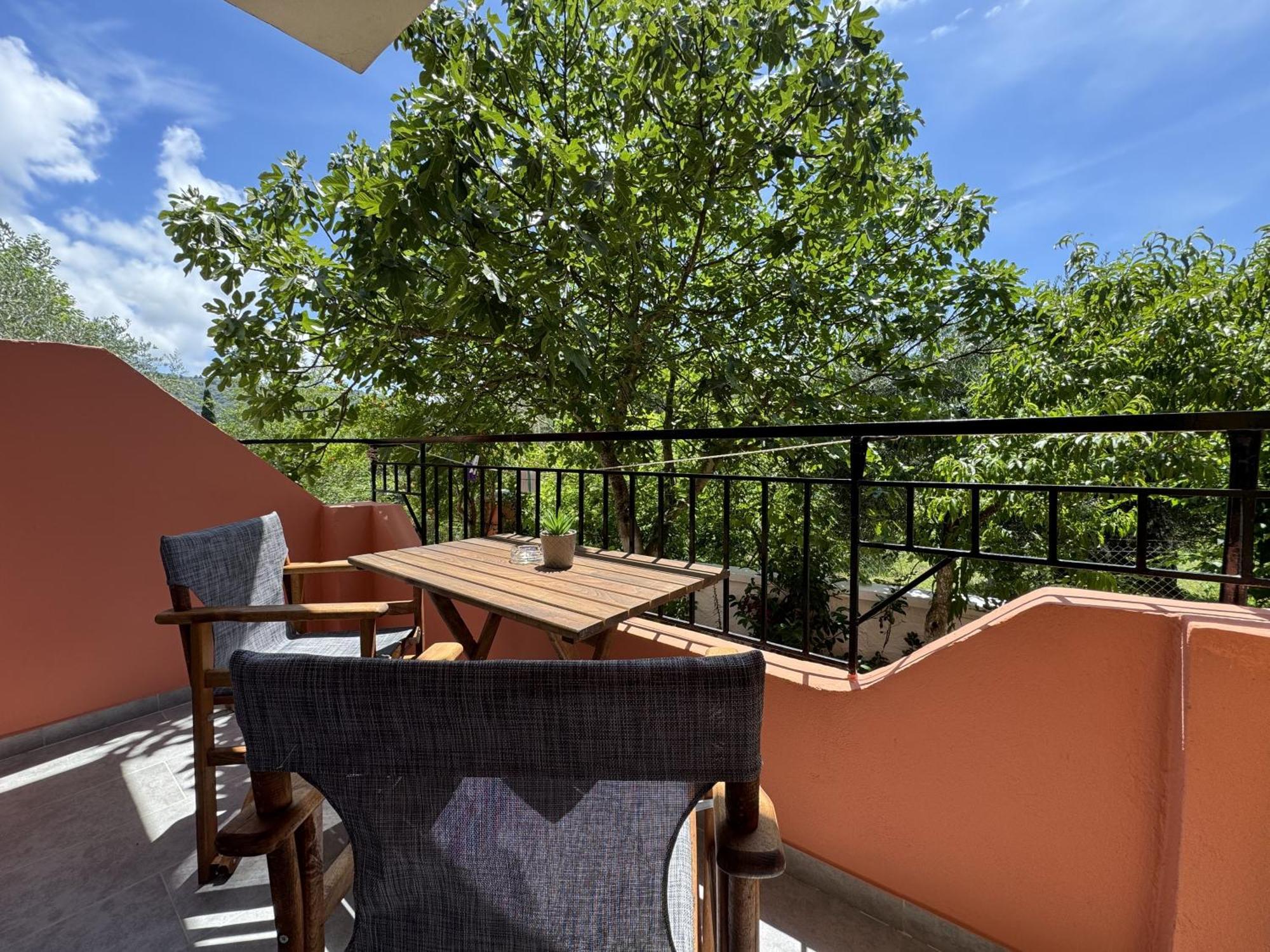 Athina Apartment *
