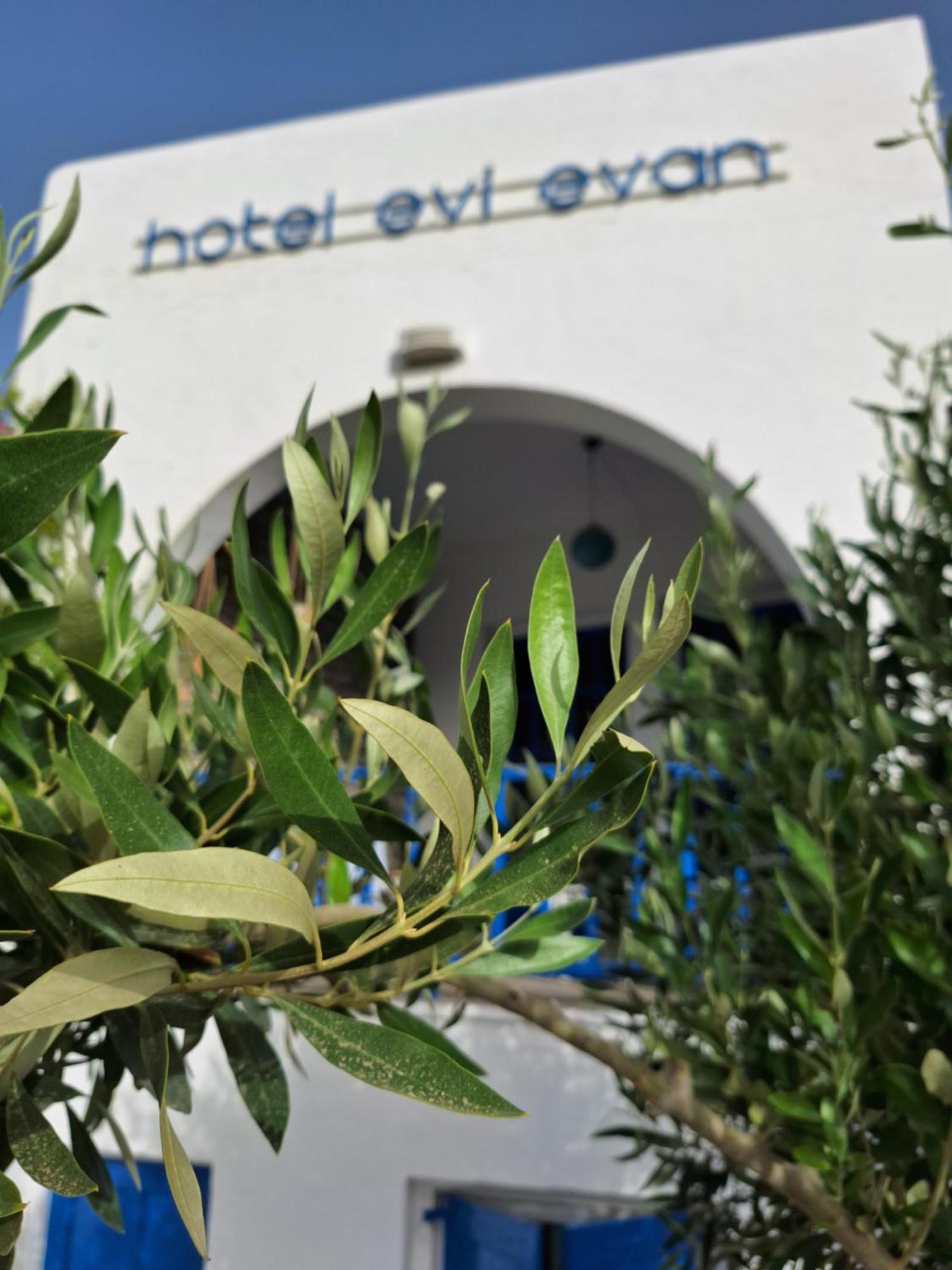 εvi Evan Hotel 2*