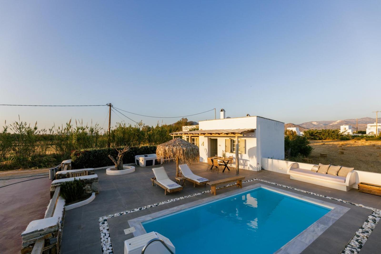 Naxos Finest & 3*
