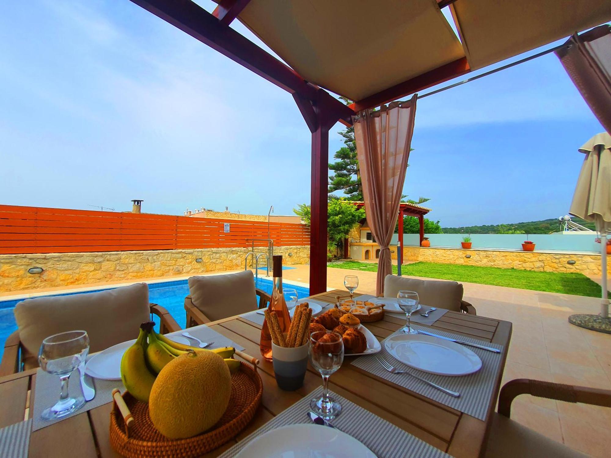 Harma With Private Pool Roupai