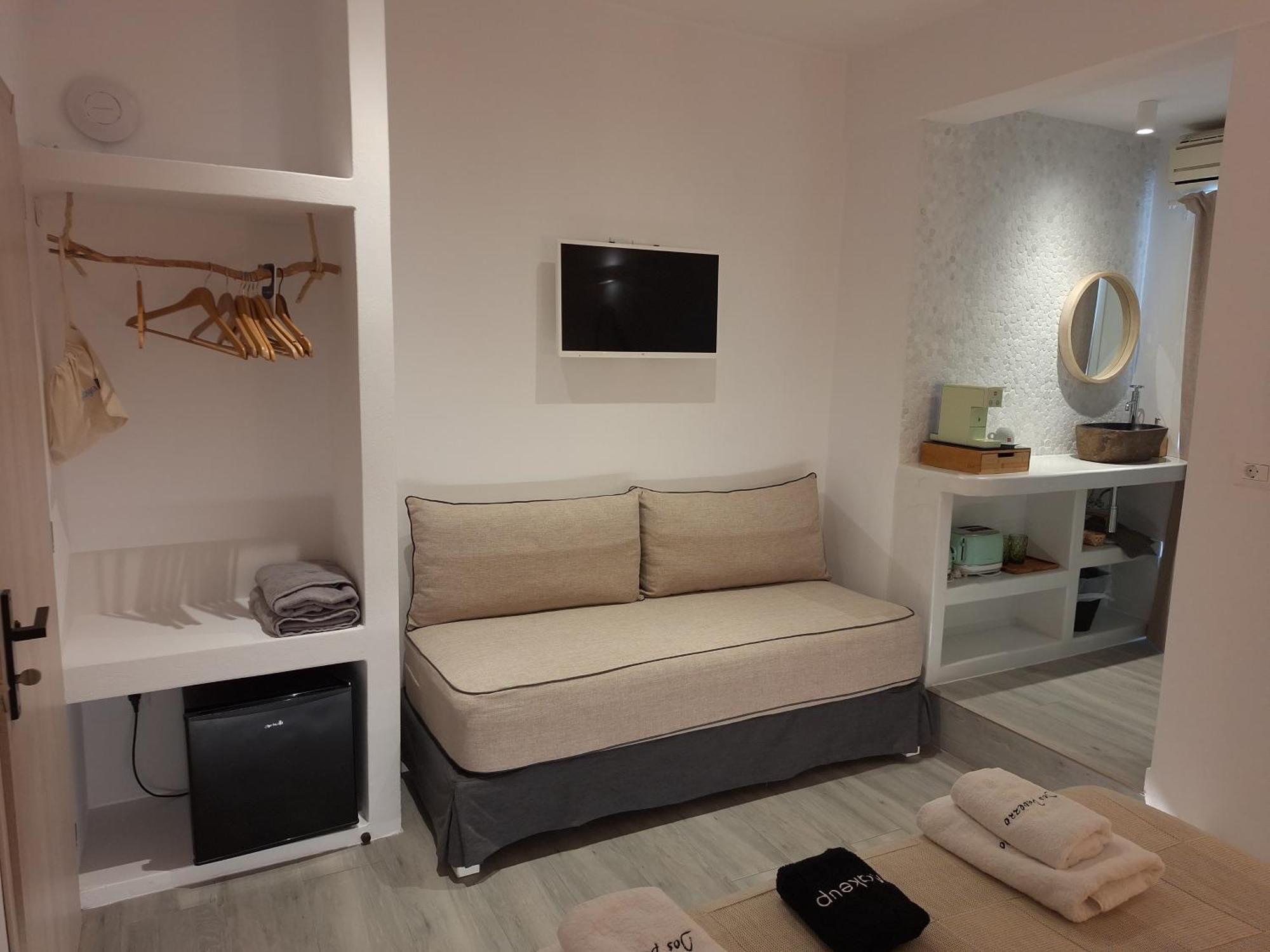 Pavezzo Aparthotel Chora (Ios)