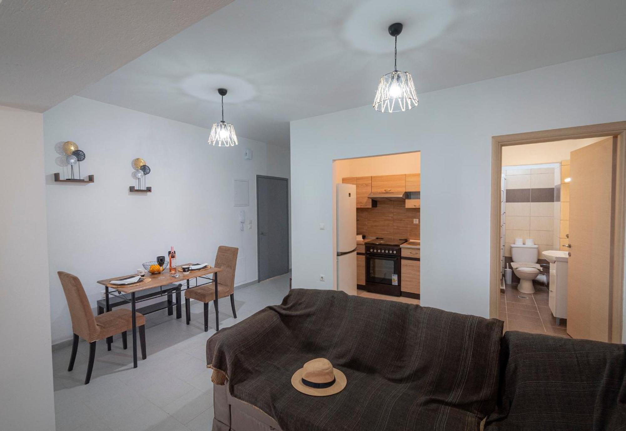 Cinema Flat By Rentalspro - Halkidiki Apartment