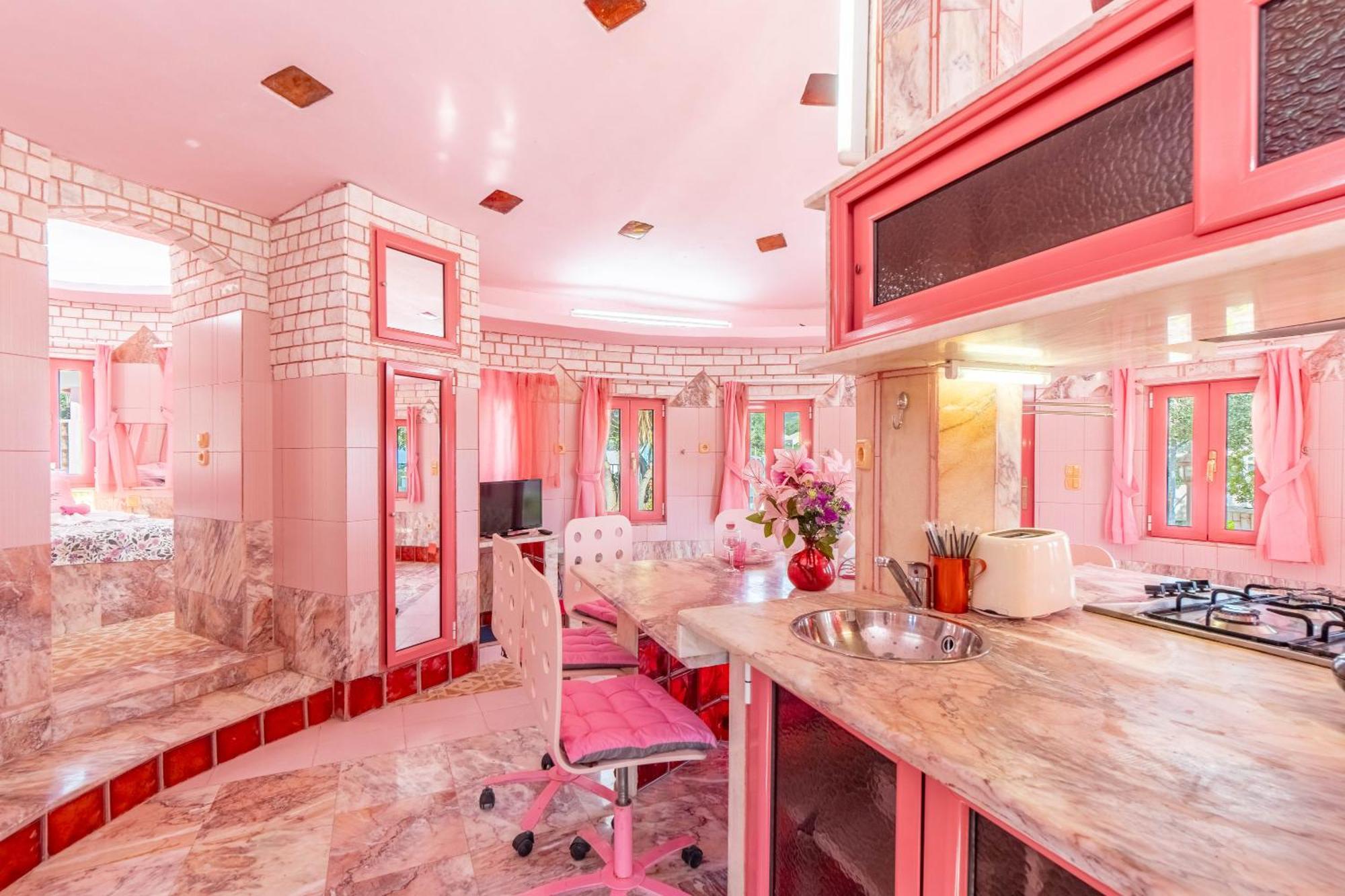 Paco's Barbie House * Ozias
