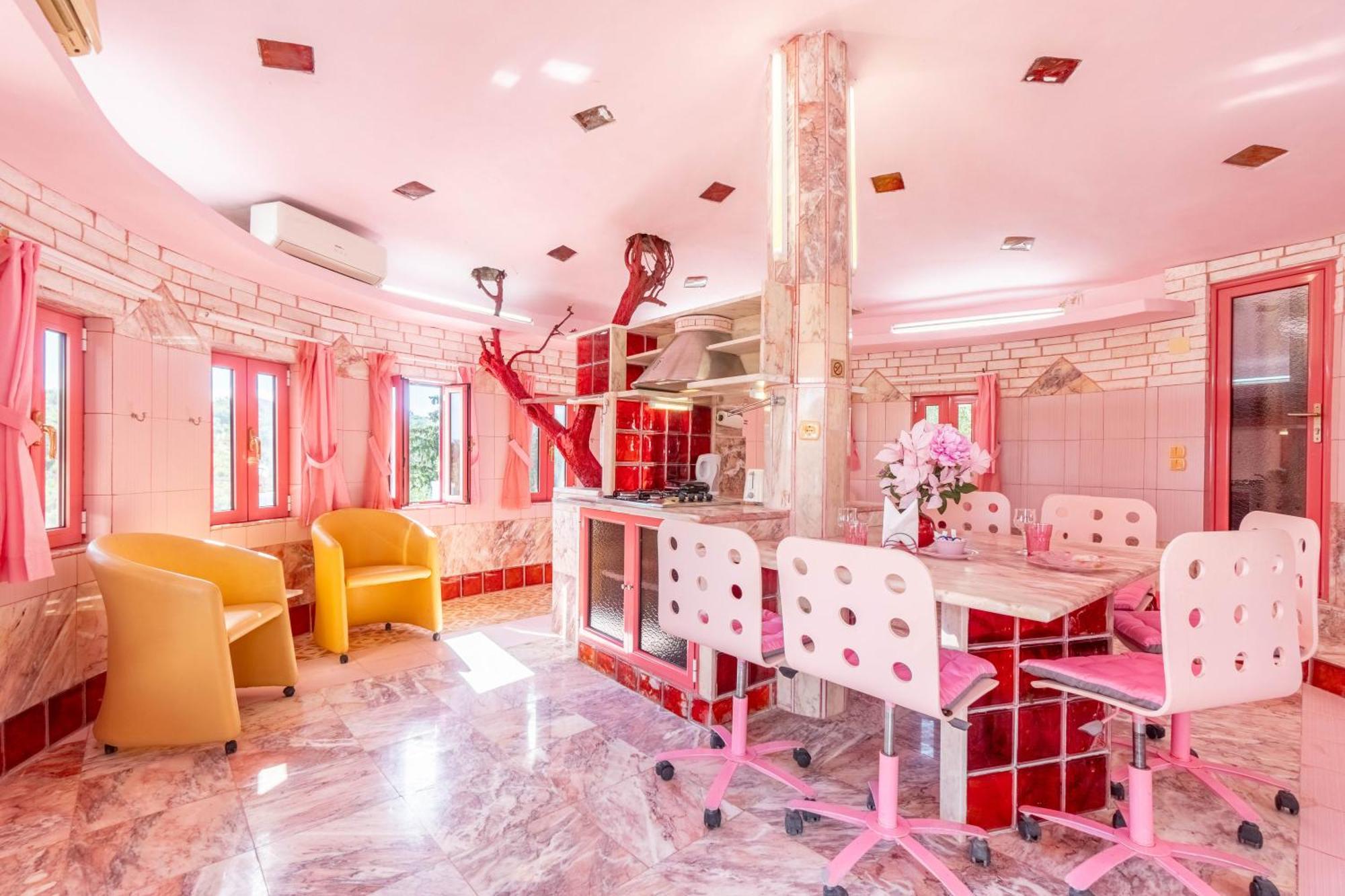Paco's Barbie House * Ozias
