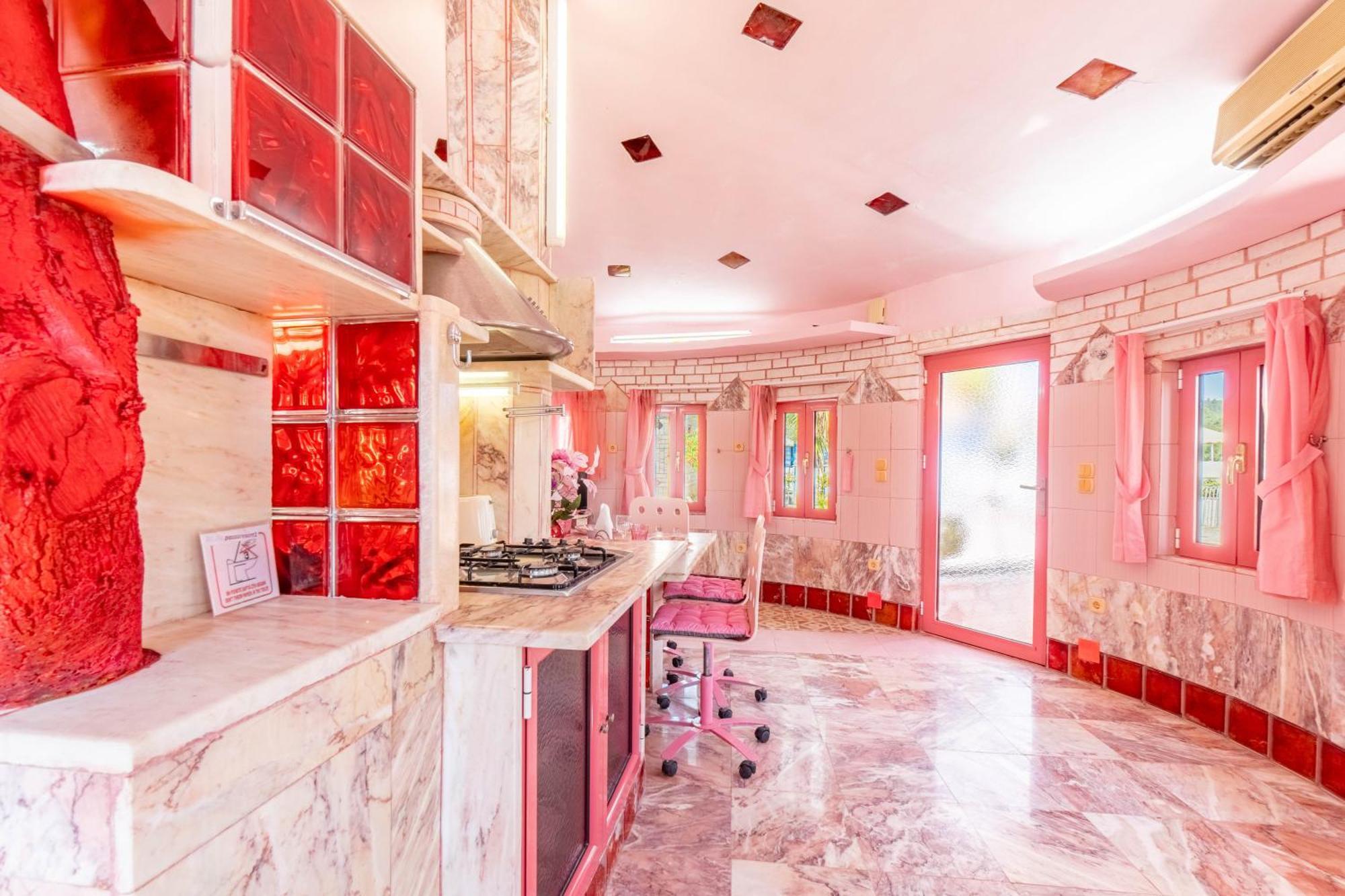 Paco's Barbie House * Ozias