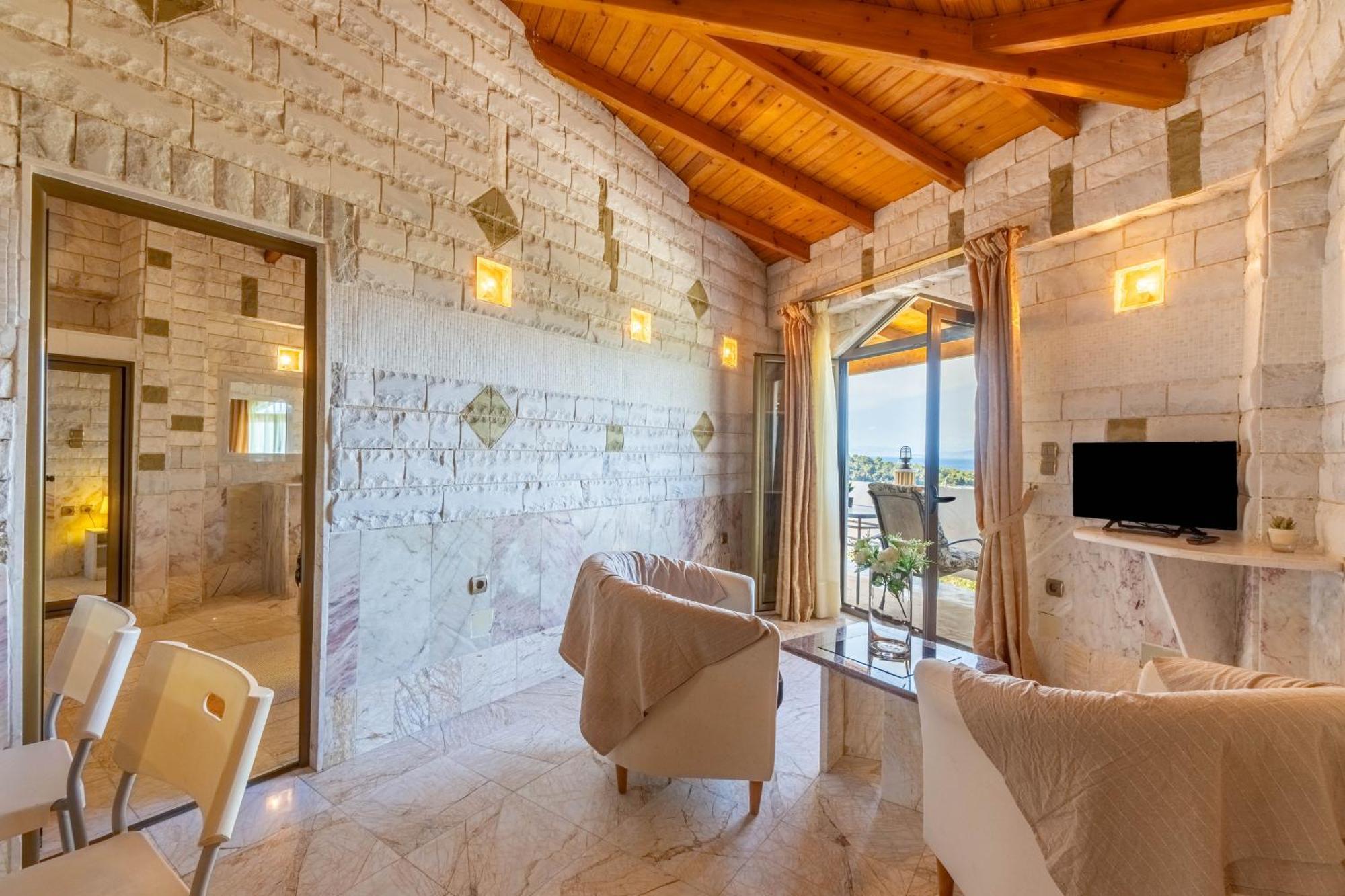 Paco's Luxury 17 Apartment