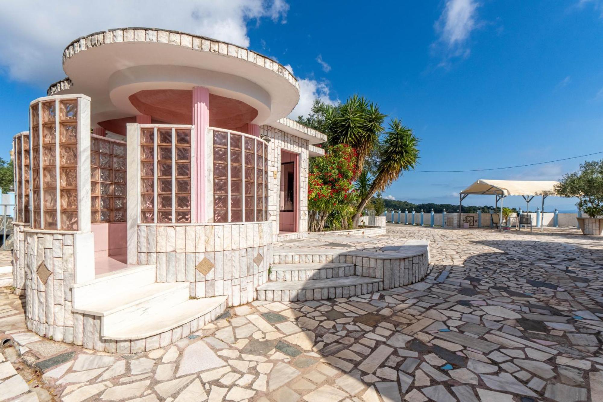 Paco's Barbie House Ozias